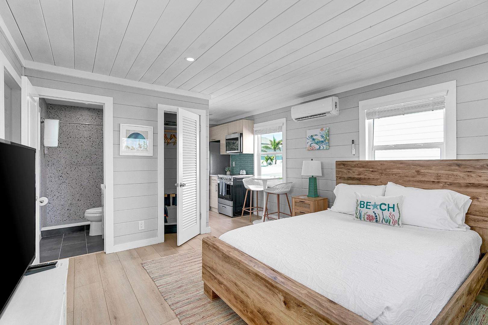 Redington Shores, Florida, 33708, United States, 5 Bedrooms Bedrooms, ,8 BathroomsBathrooms,Residential,For Sale,1977851