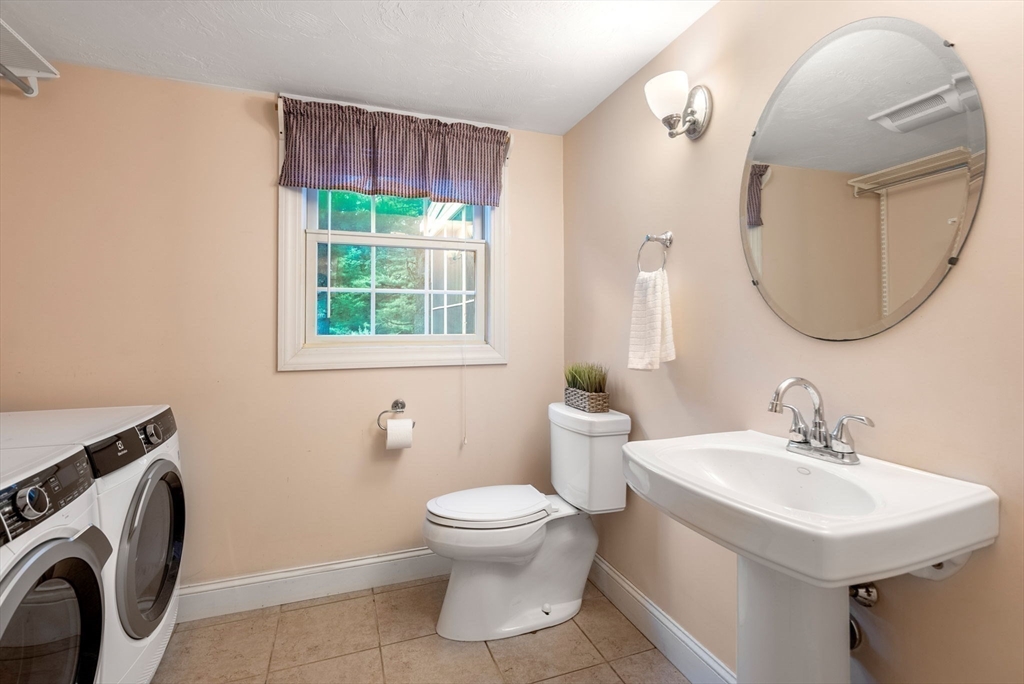 Shrewsbury, Massachusetts, 01545, United States, 4 Bedrooms Bedrooms, ,4 BathroomsBathrooms,Residential,For Sale,1768769