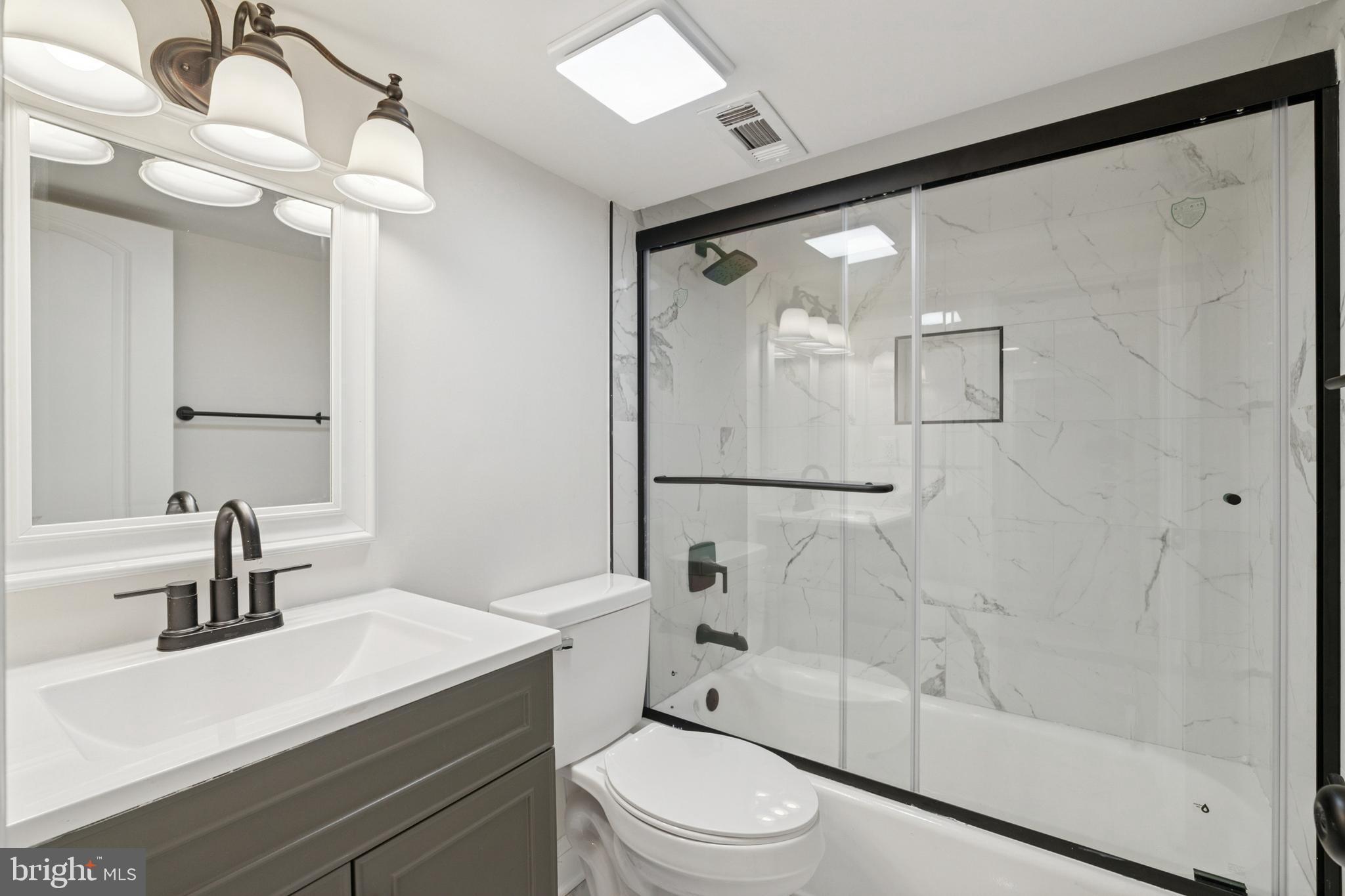 Alexandria, Virginia, 22305, United States, 2 Bedrooms Bedrooms, ,2 BathroomsBathrooms,Residential,For Sale,1944673