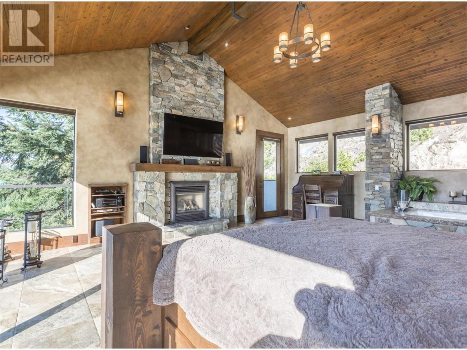 COLDSTREAM, British Columbia, V1B 2E1, CA, 10 Bedrooms Bedrooms, ,8 BathroomsBathrooms,Residential,For Sale,1948334
