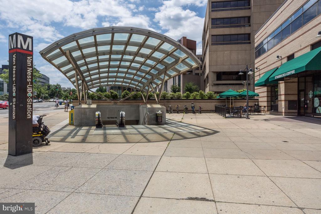 Washington, District of Columbia, 20016, United States, 4 Bedrooms Bedrooms, ,5 BathroomsBathrooms,Residential,For Sale,2039839