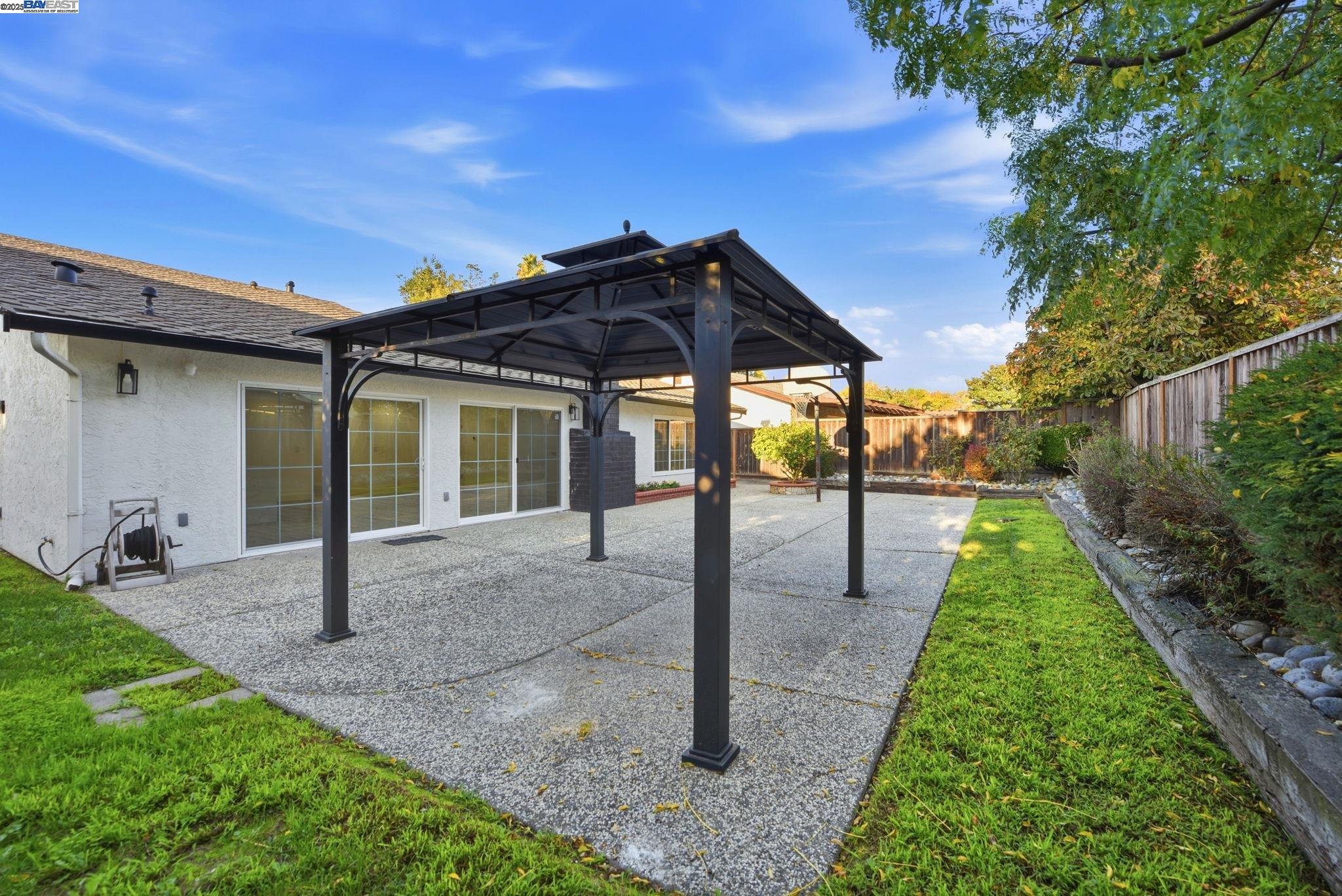 Union City, California, 94587, United States, 3 Bedrooms Bedrooms, ,2 BathroomsBathrooms,Residential,For Sale,2002986