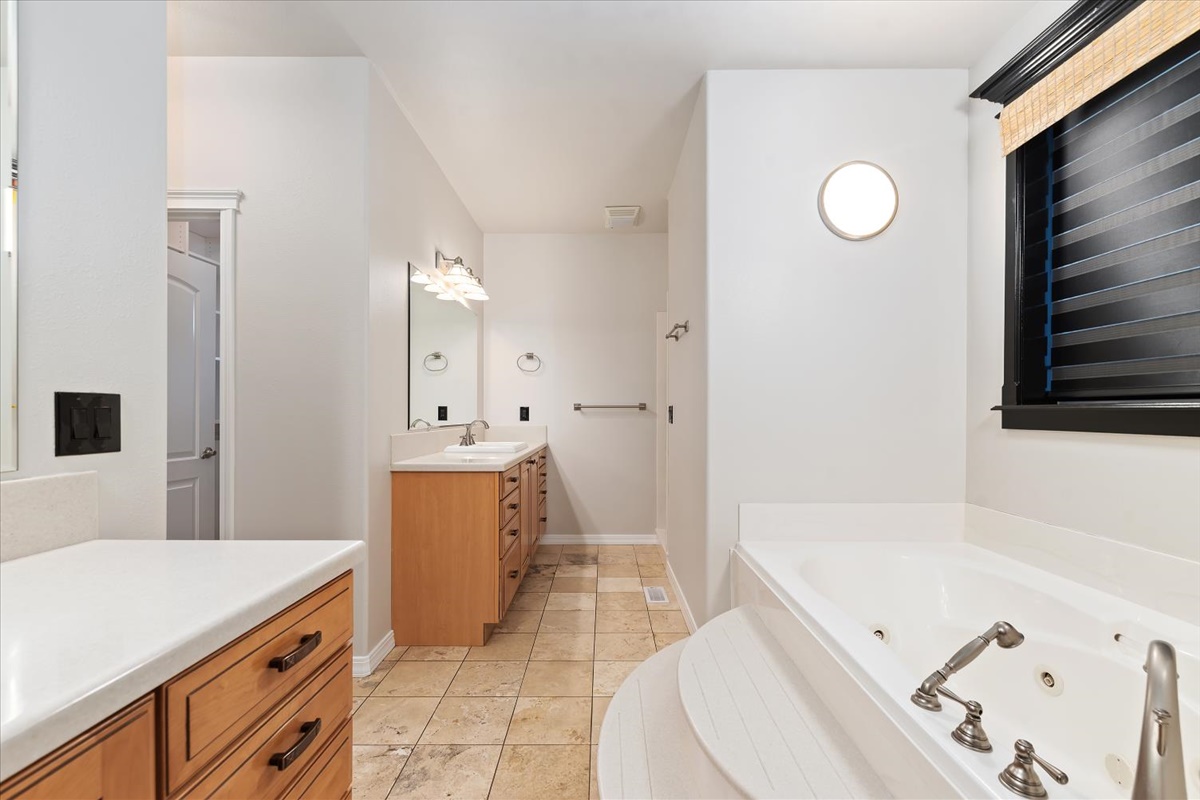 Mountain Home, Idaho, 83647, United States, 4 Bedrooms Bedrooms, ,5 BathroomsBathrooms,Residential,For Sale,1978242