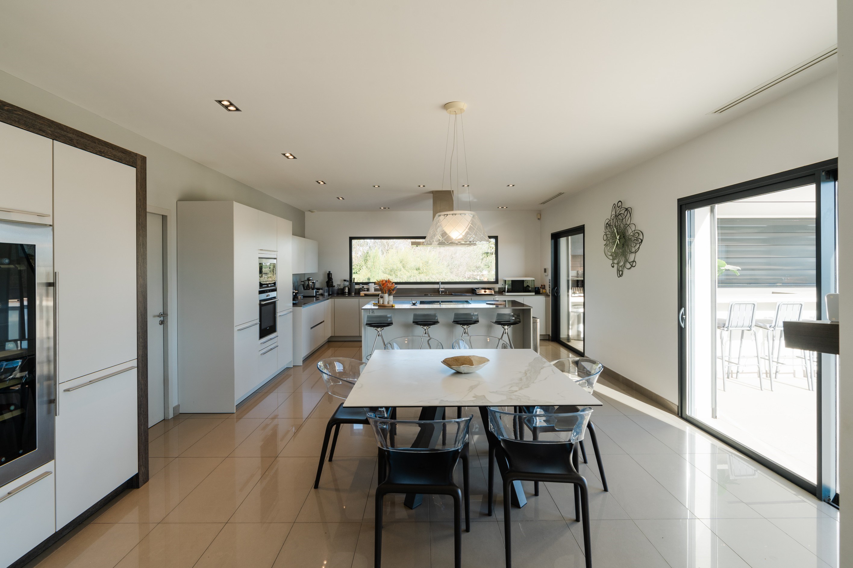  Exceptional contemporary single-storey home with pool - 物件實景