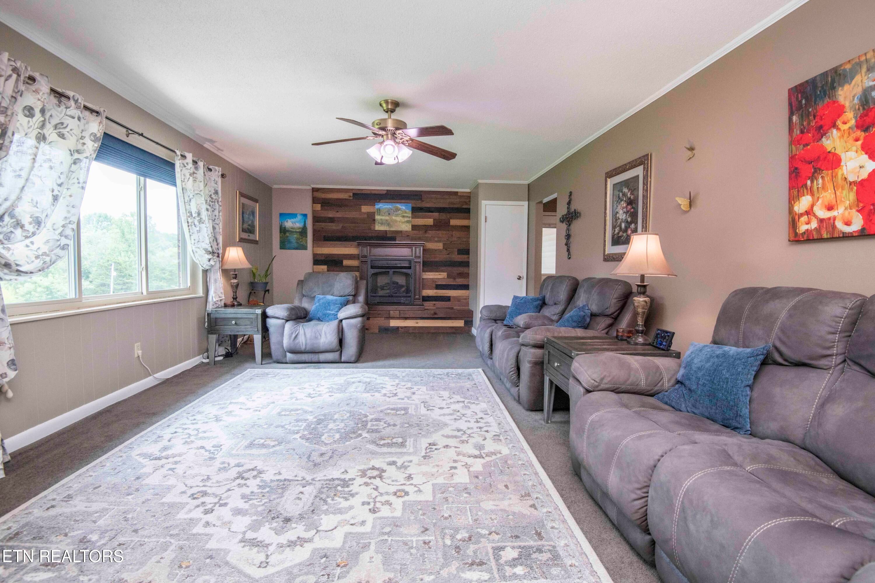 Kingston, Tennessee, 37763, United States, 3 Bedrooms Bedrooms, ,2 BathroomsBathrooms,Residential,For Sale,1882292