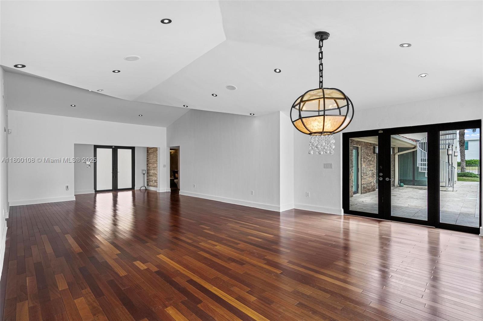 North Miami, Florida, 33181, United States, 5 Bedrooms Bedrooms, ,5 BathroomsBathrooms,Residential,For Sale,1804760