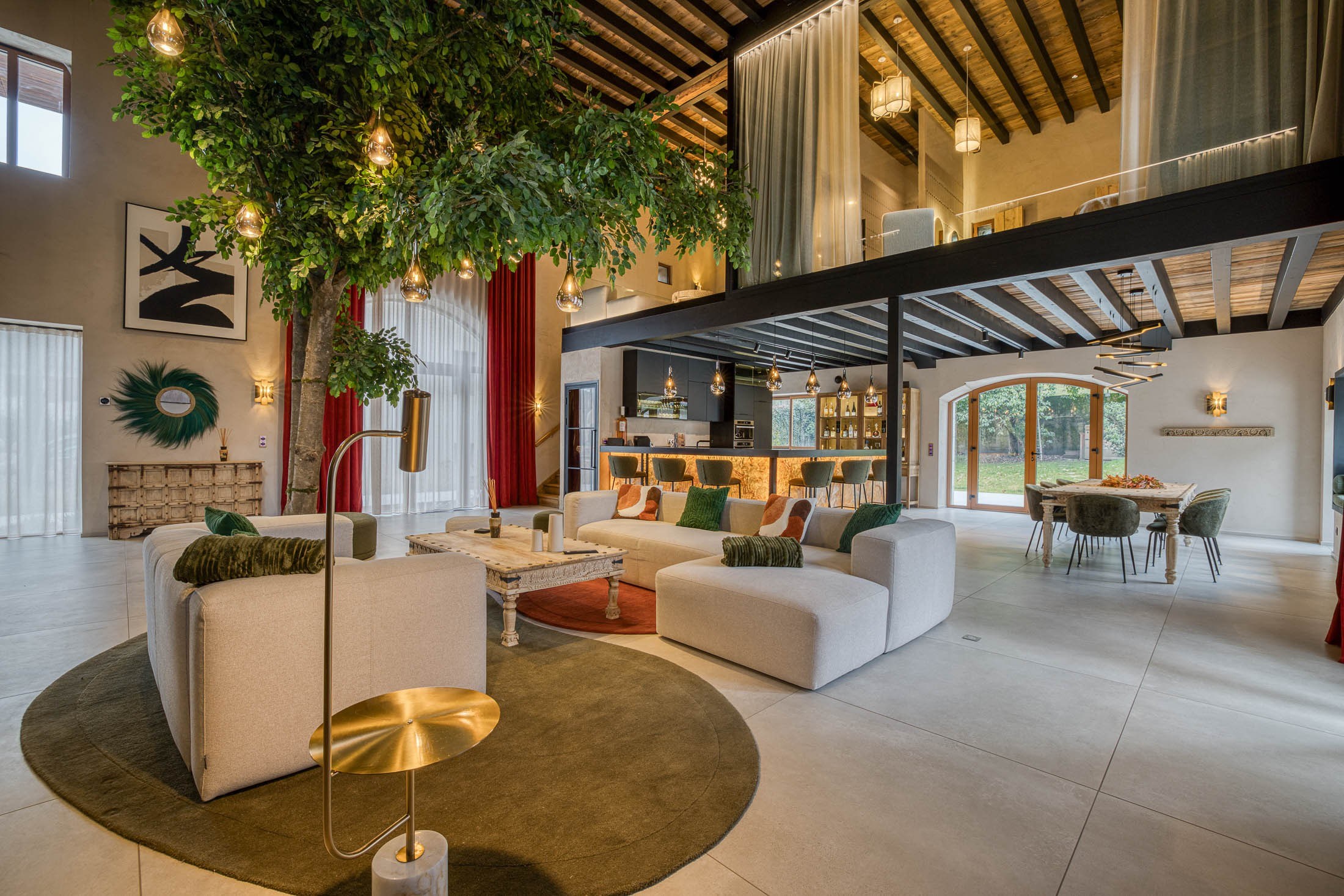  Fully renovated farmhouse just a stone