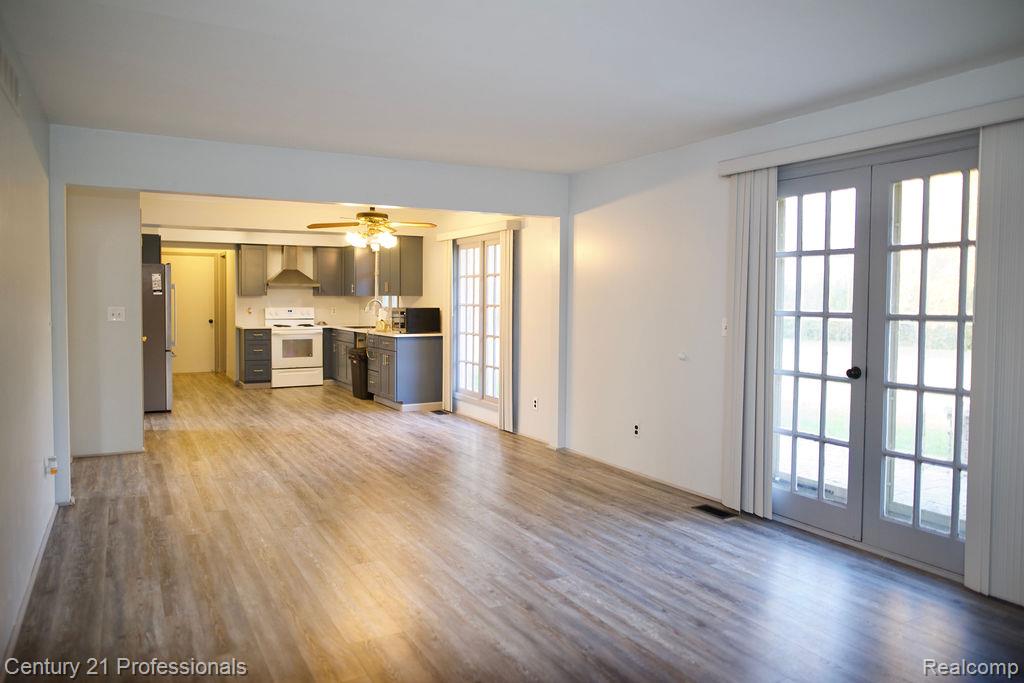 RochesterHills, Michigan, 48309, United States, 4 Bedrooms Bedrooms, ,3 BathroomsBathrooms,Residential,For Sale,1976232