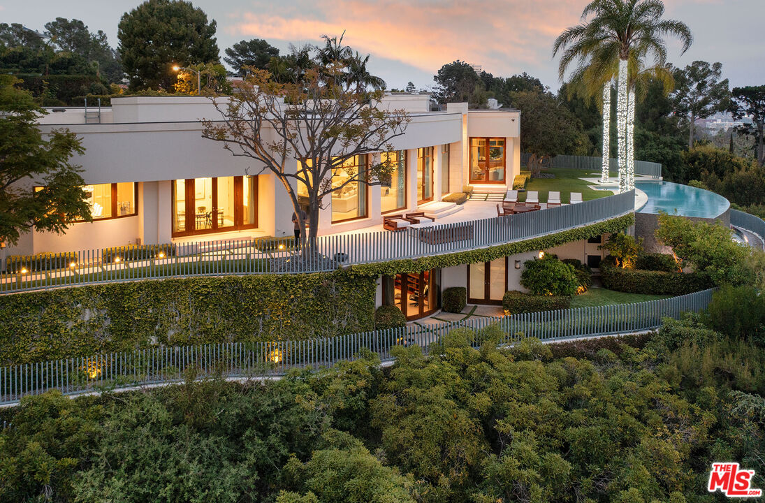 1118 Calle Vista Dr, Beverly Hills, California, 90210, United States, 4 Bedrooms Bedrooms, ,8 BathroomsBathrooms,Residential,For Sale,1118 Calle Vista Dr,1644592