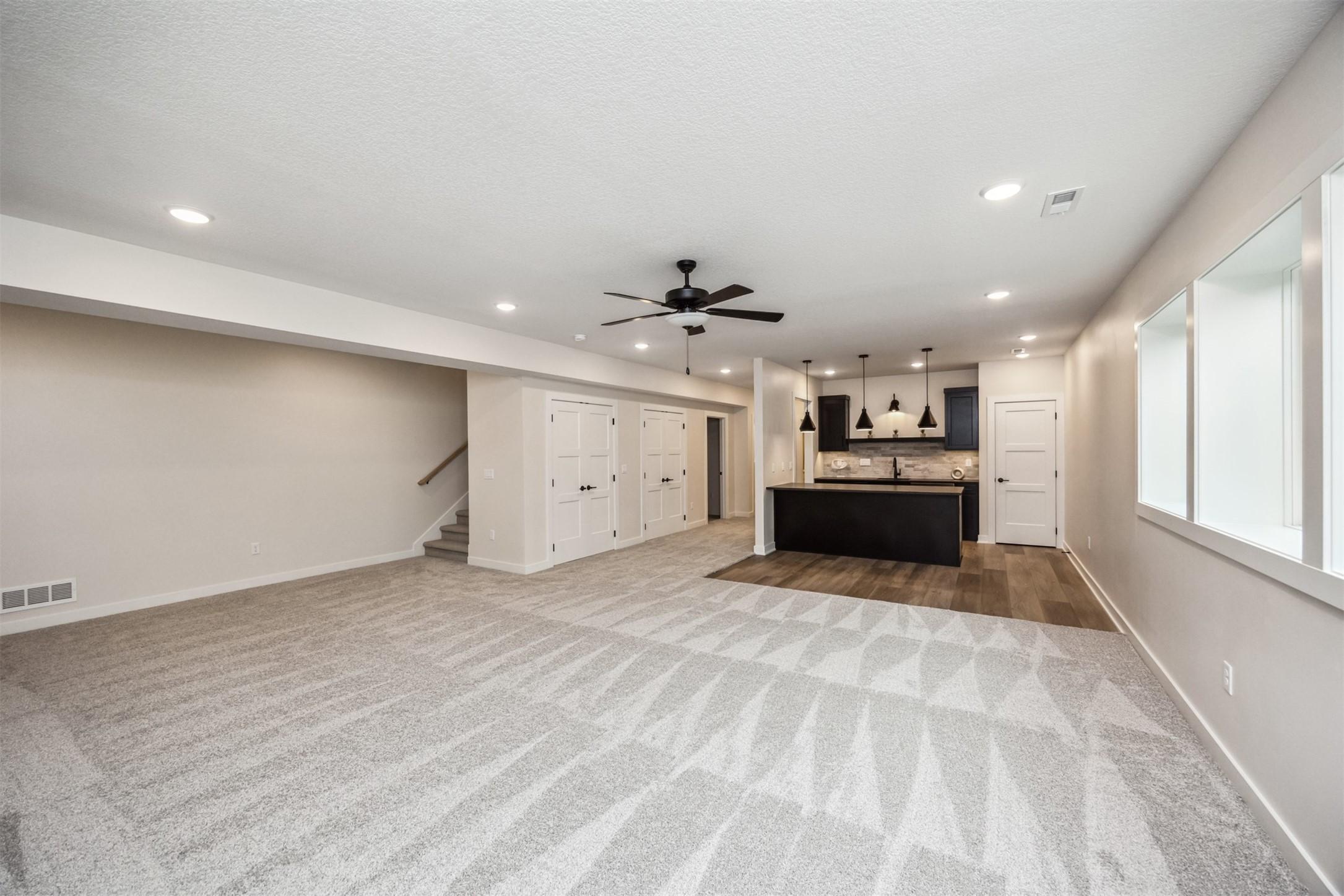 Clive, Iowa, 50325, United States, 4 Bedrooms Bedrooms, ,3 BathroomsBathrooms,Residential,For Sale,1928904
