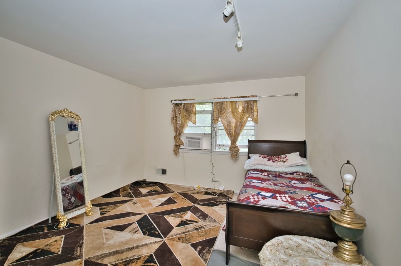 Skokie, Illinois, 60076, United States, 4 Bedrooms Bedrooms, ,3 BathroomsBathrooms,Residential,For Sale,2000089