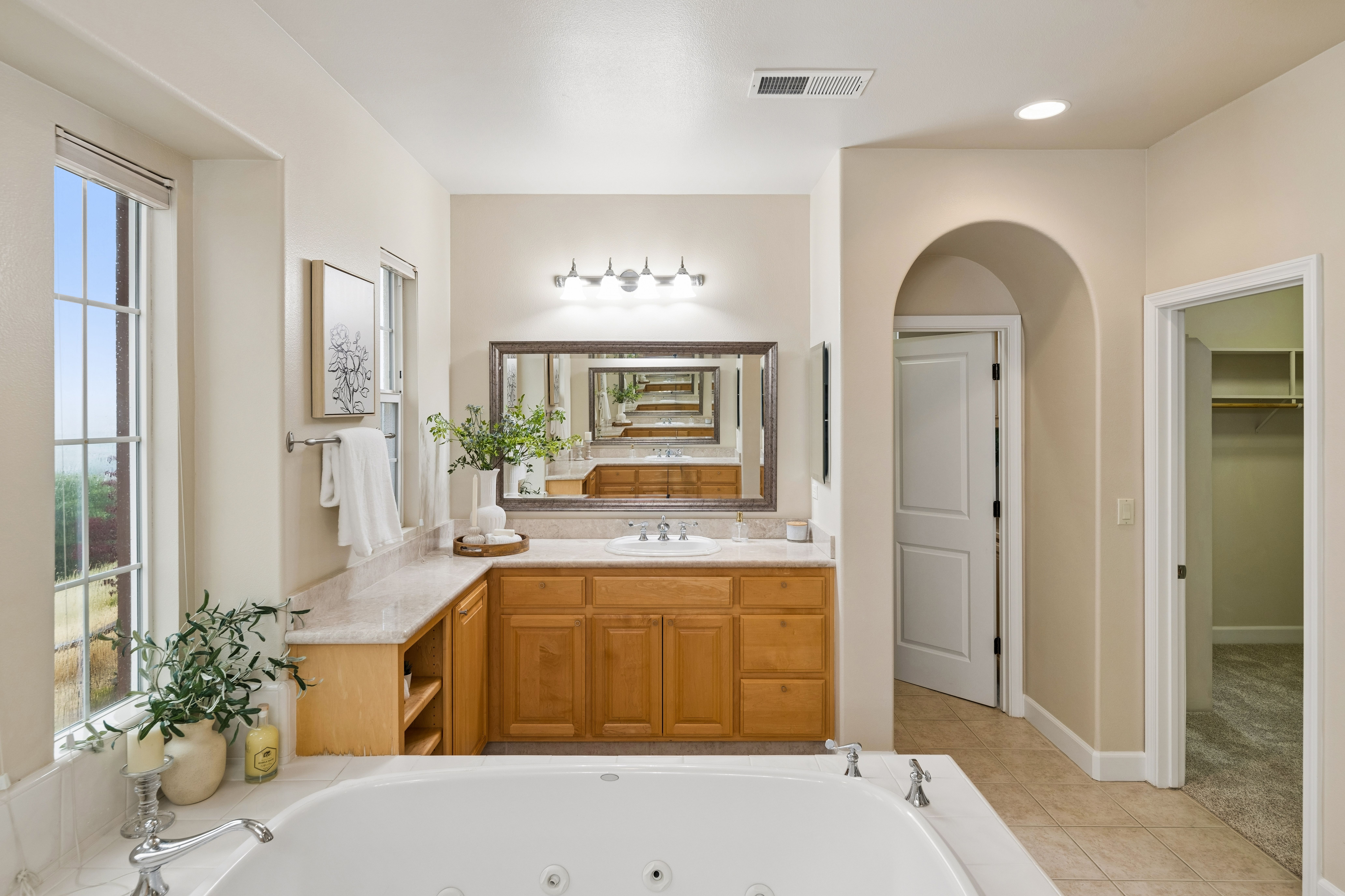  Panoramic Views and Timeless Design in This Stunning Shapell ?Gallery? Residence - 物件實景