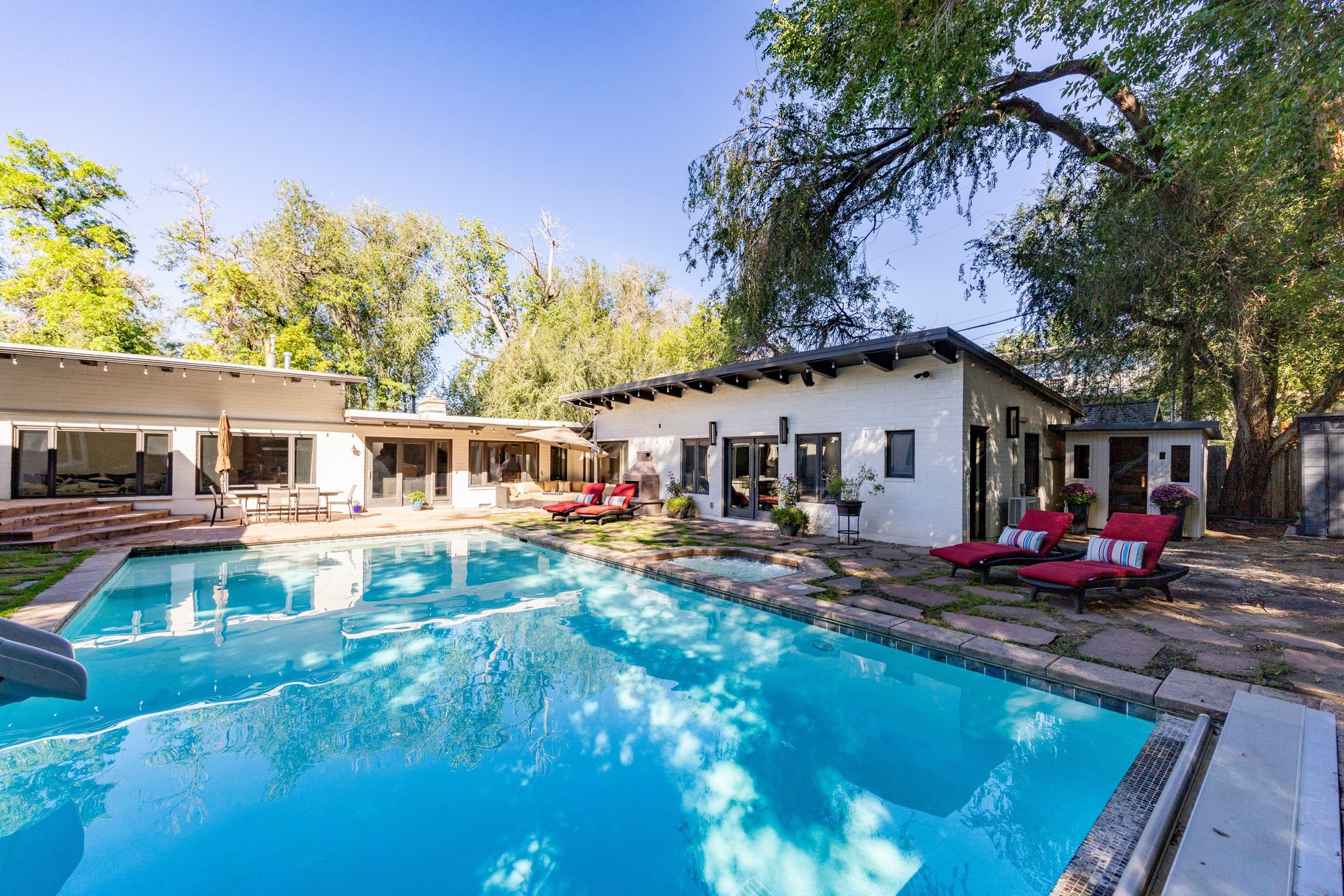  Mid Century Modern Home on a 1/2 Acre Lot - 物件實景
