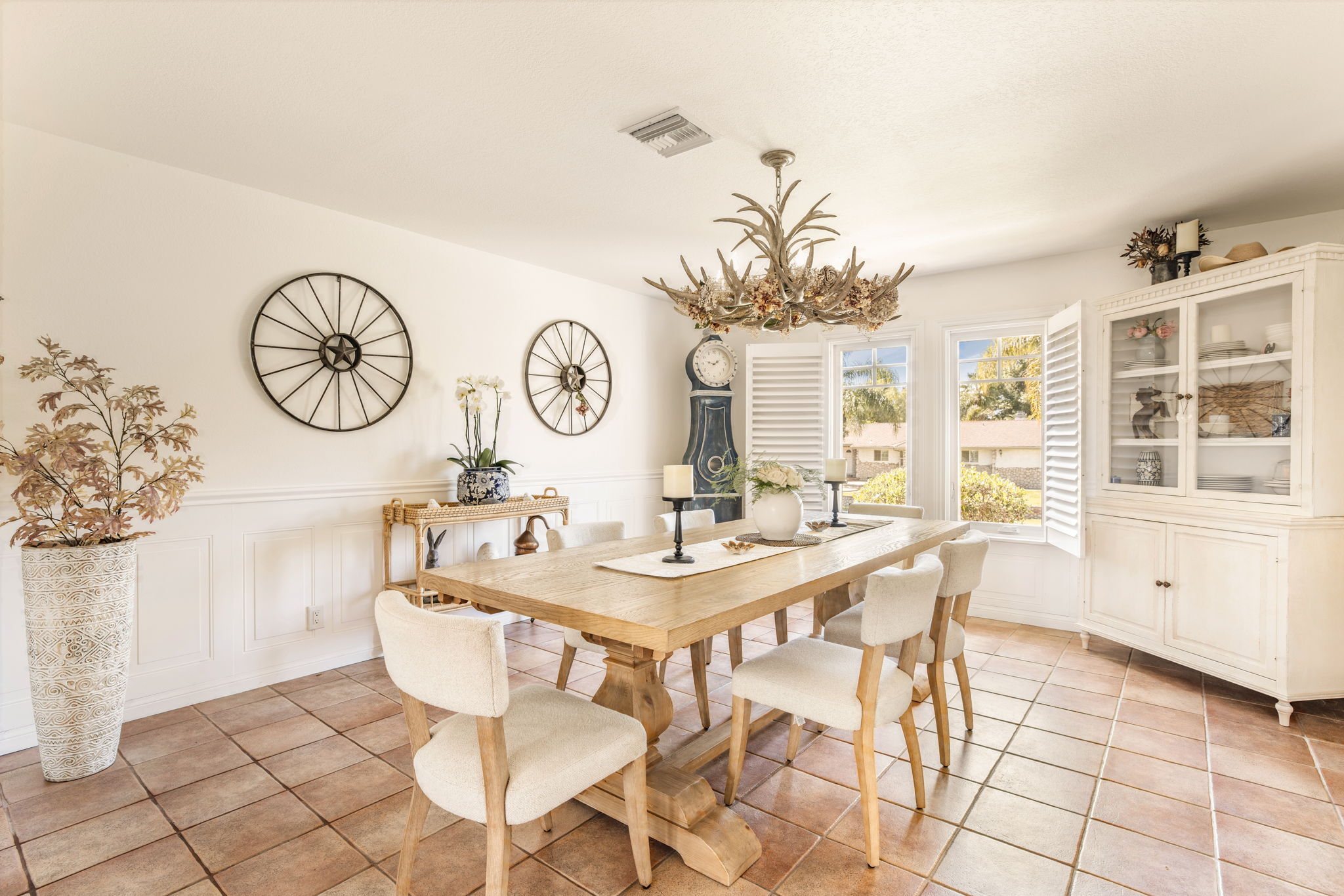  2390 Glenside Lane - 物件實景