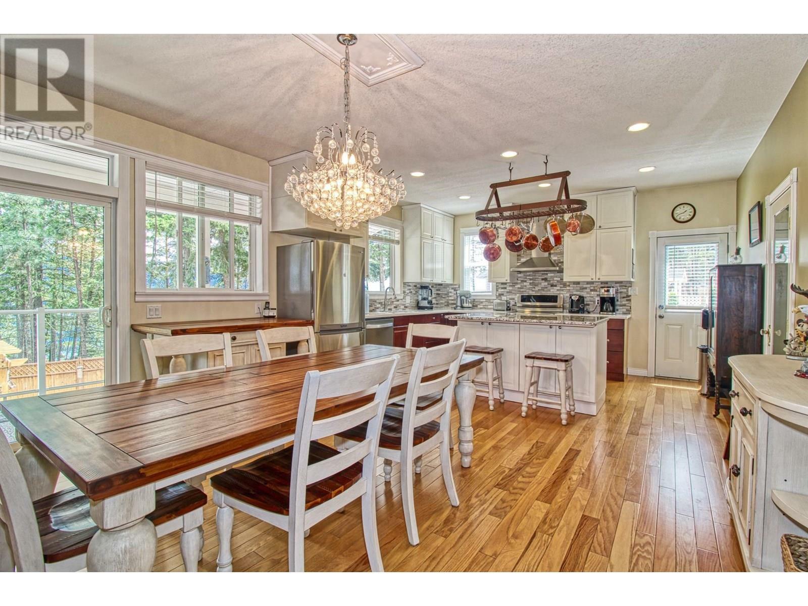 KELOWNA, British Columbia, V1Z 3W4, CA, 5 Bedrooms Bedrooms, ,3 BathroomsBathrooms,Residential,For Sale,1876914