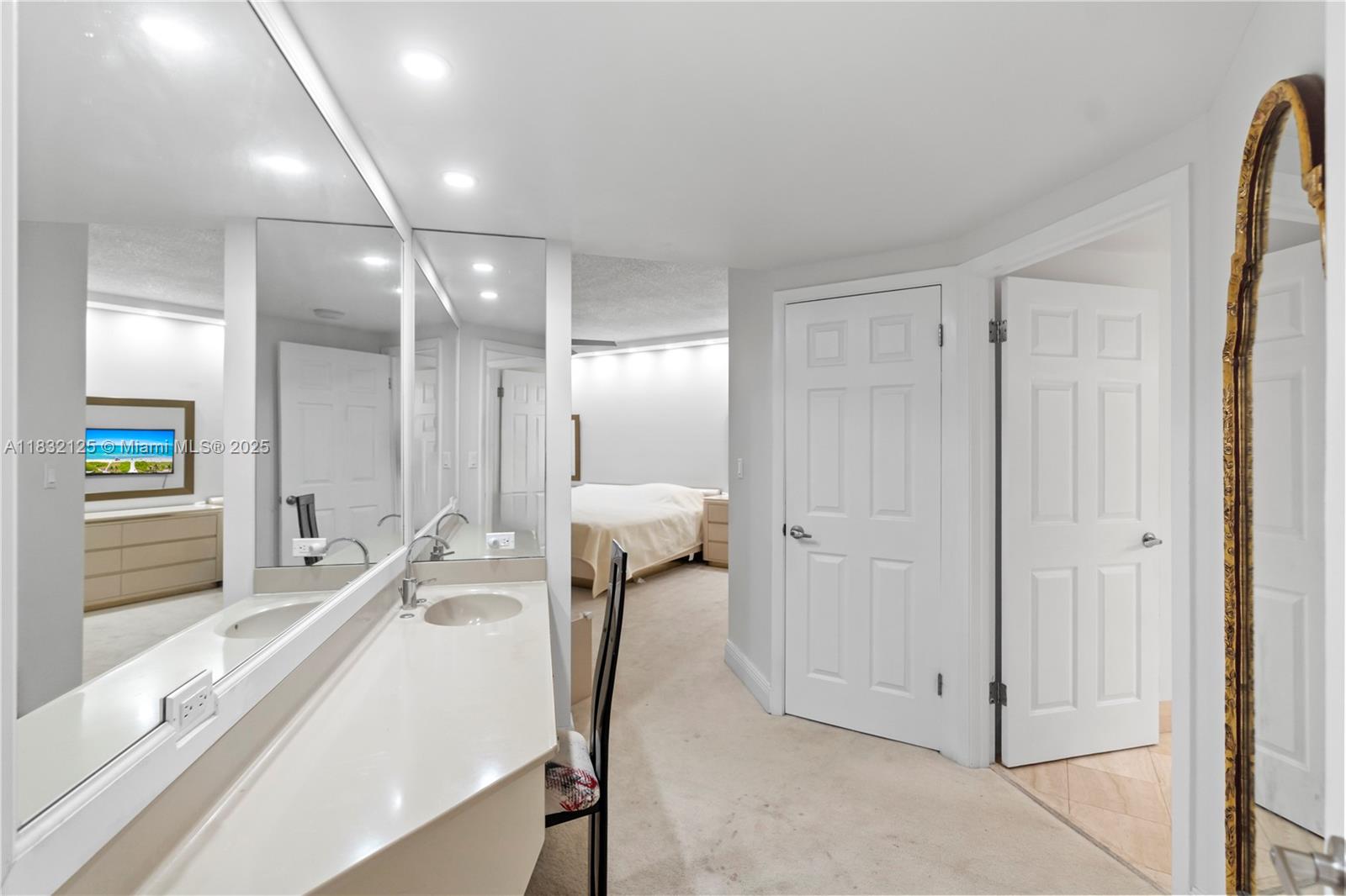 Aventura, Florida, 33180, United States, 2 Bedrooms Bedrooms, ,3 BathroomsBathrooms,Residential,For Sale,1885240