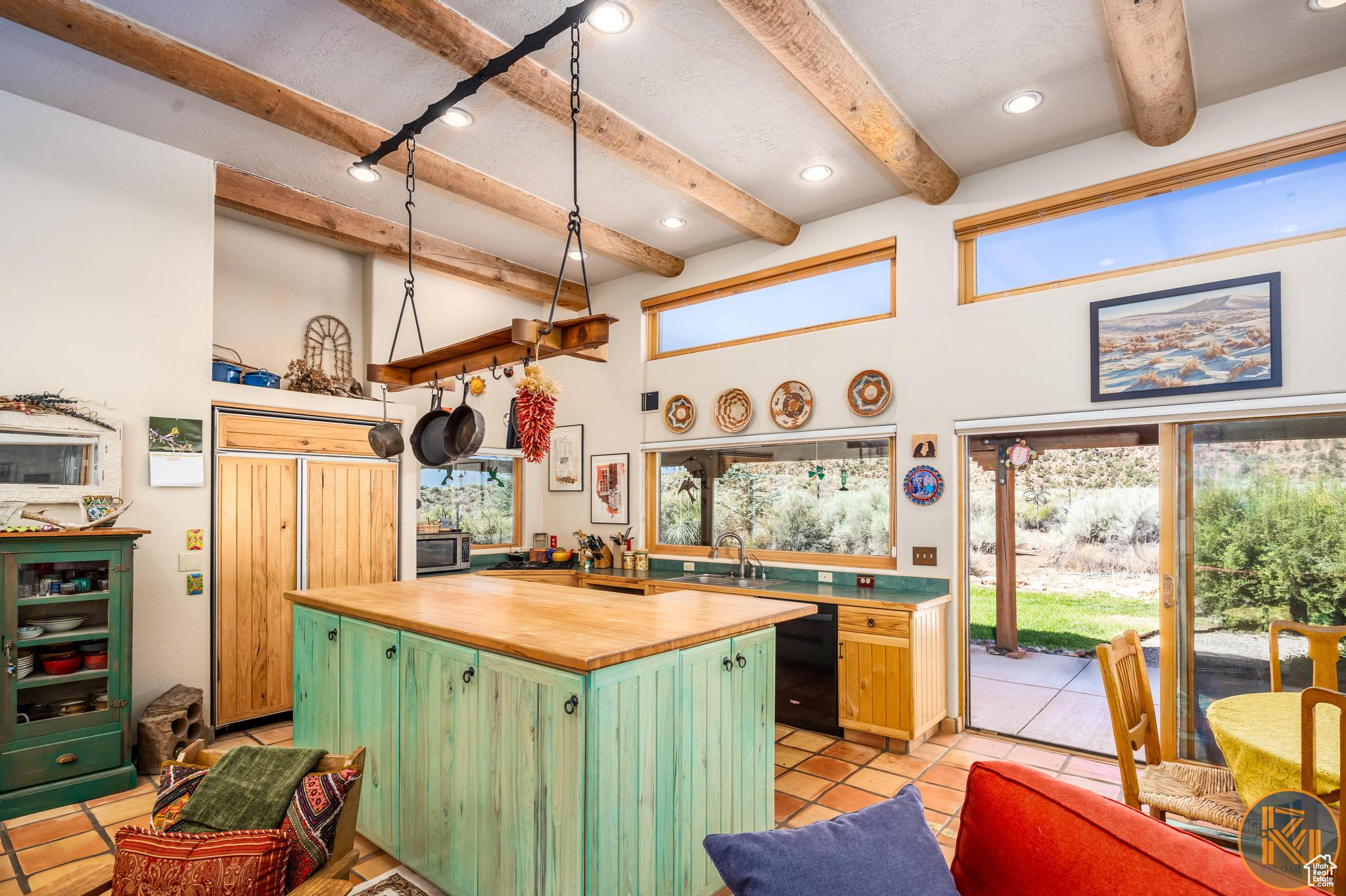Kanab, Utah, 84741, United States, 2 Bedrooms Bedrooms, ,3 BathroomsBathrooms,Residential,For Sale,1903679