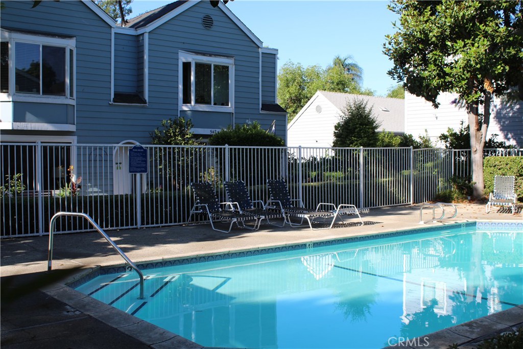 Pasadena, California, 91101, United States, 2 Bedrooms Bedrooms, ,2 BathroomsBathrooms,Residential,For Sale,1983009