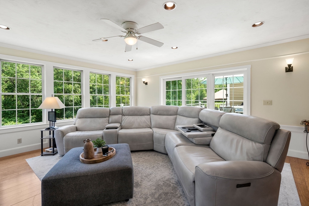 Paxton, Massachusetts, 01612, United States, 4 Bedrooms Bedrooms, ,4 BathroomsBathrooms,Residential,For Sale,1940308