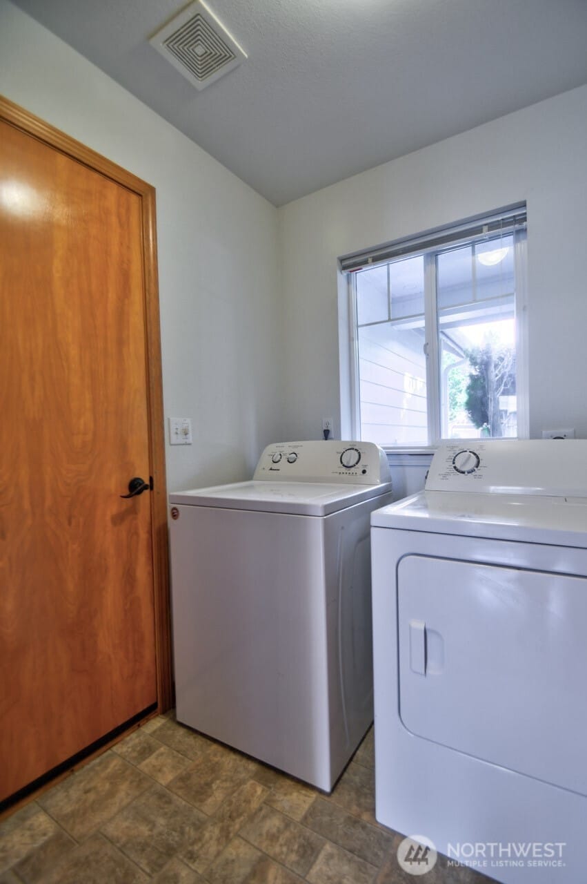 Lacey, Washington, 98513, United States, 4 Bedrooms Bedrooms, ,3 BathroomsBathrooms,Residential,For Sale,1932145