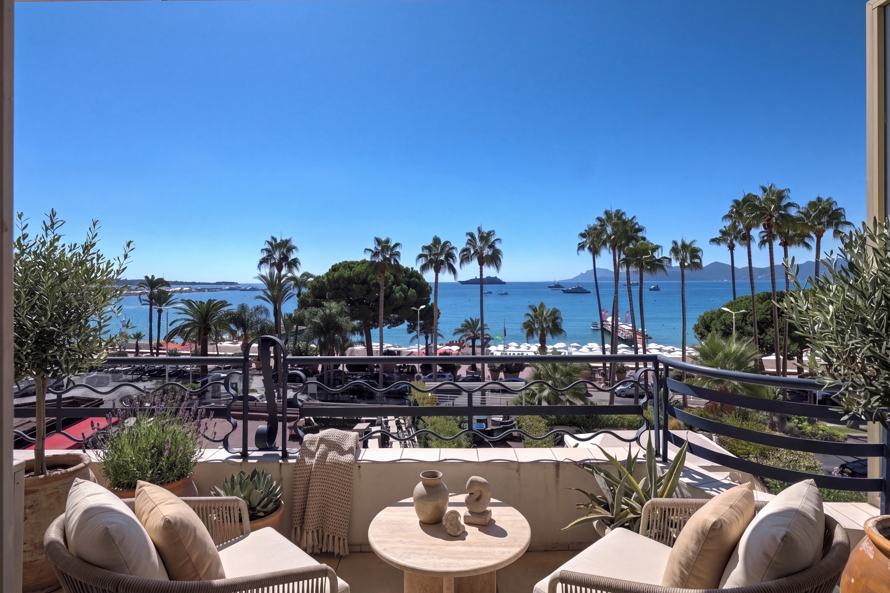  Exclusively listed, an expansive apartment to renovate on the Croisette. - 物件實景