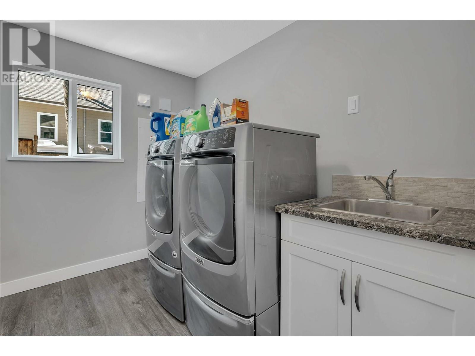 KELOWNA, British Columbia, V1Z 3W6, CA, 5 Bedrooms Bedrooms, ,3 BathroomsBathrooms,Residential,For Sale,1838987