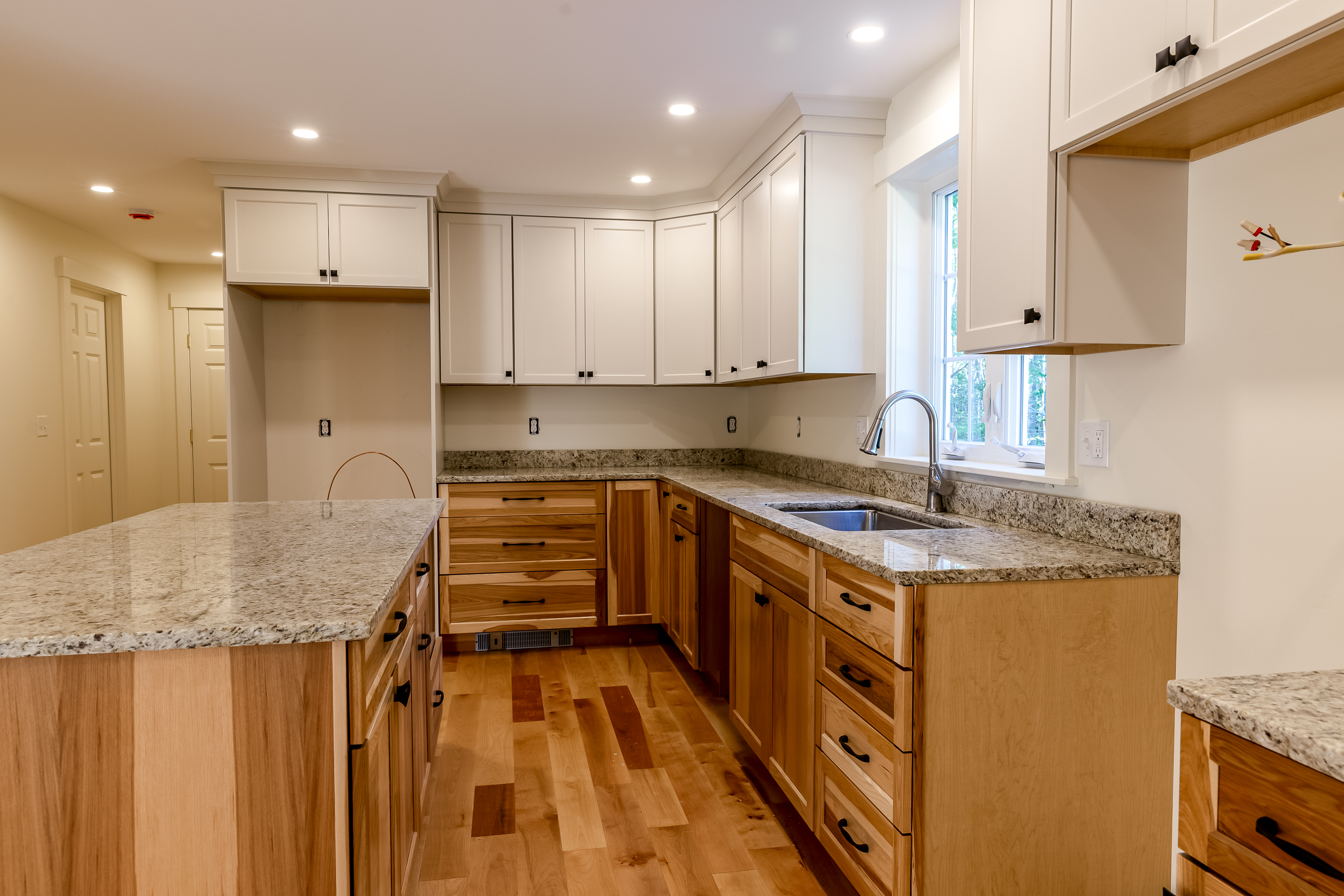 York, Maine, 03909, United States, 4 Bedrooms Bedrooms, ,3 BathroomsBathrooms,Residential,For Sale,1929504