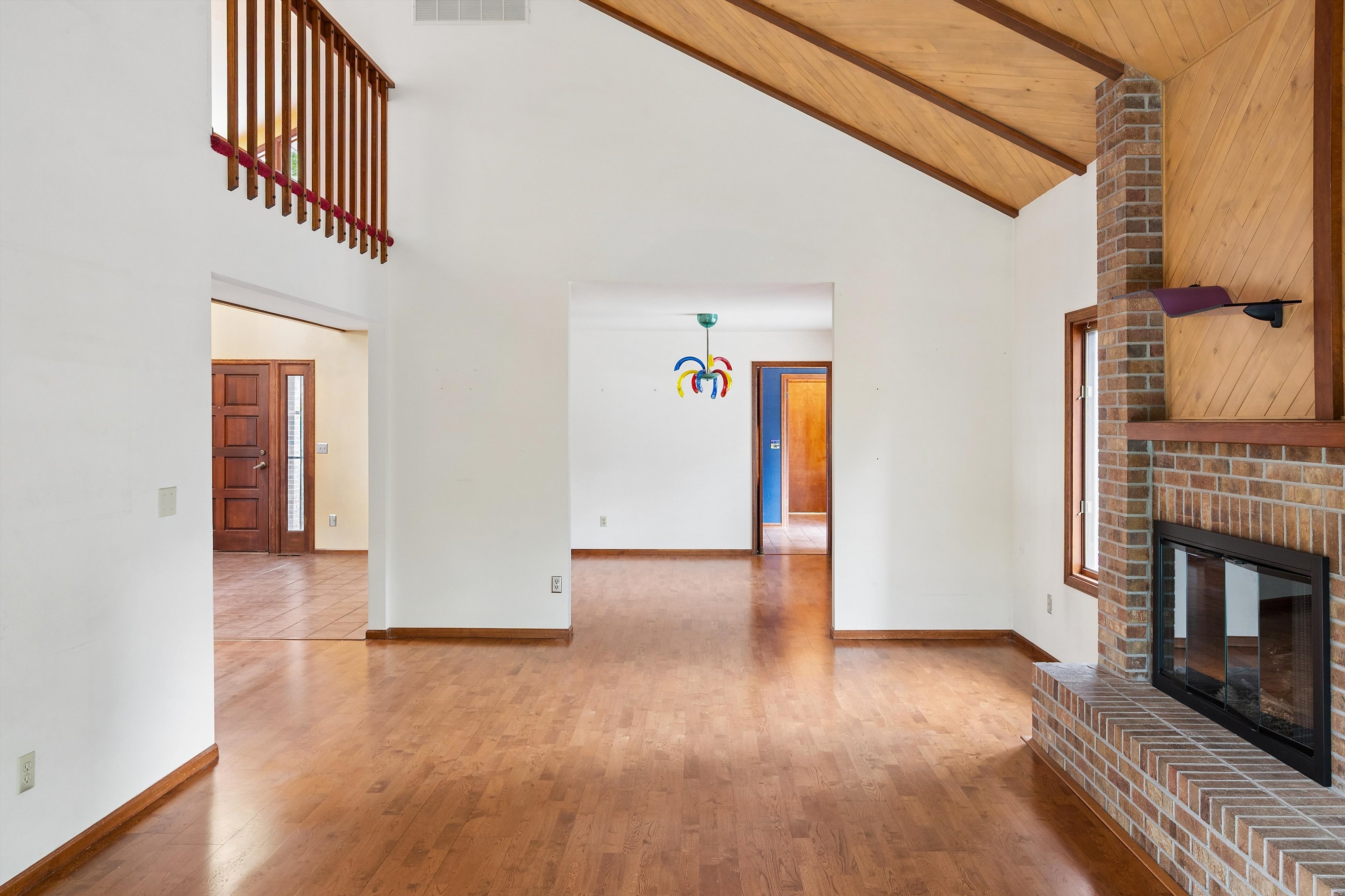  Architecturally distinctive home exudes a warm chalet and alpine feeling - 物件實景