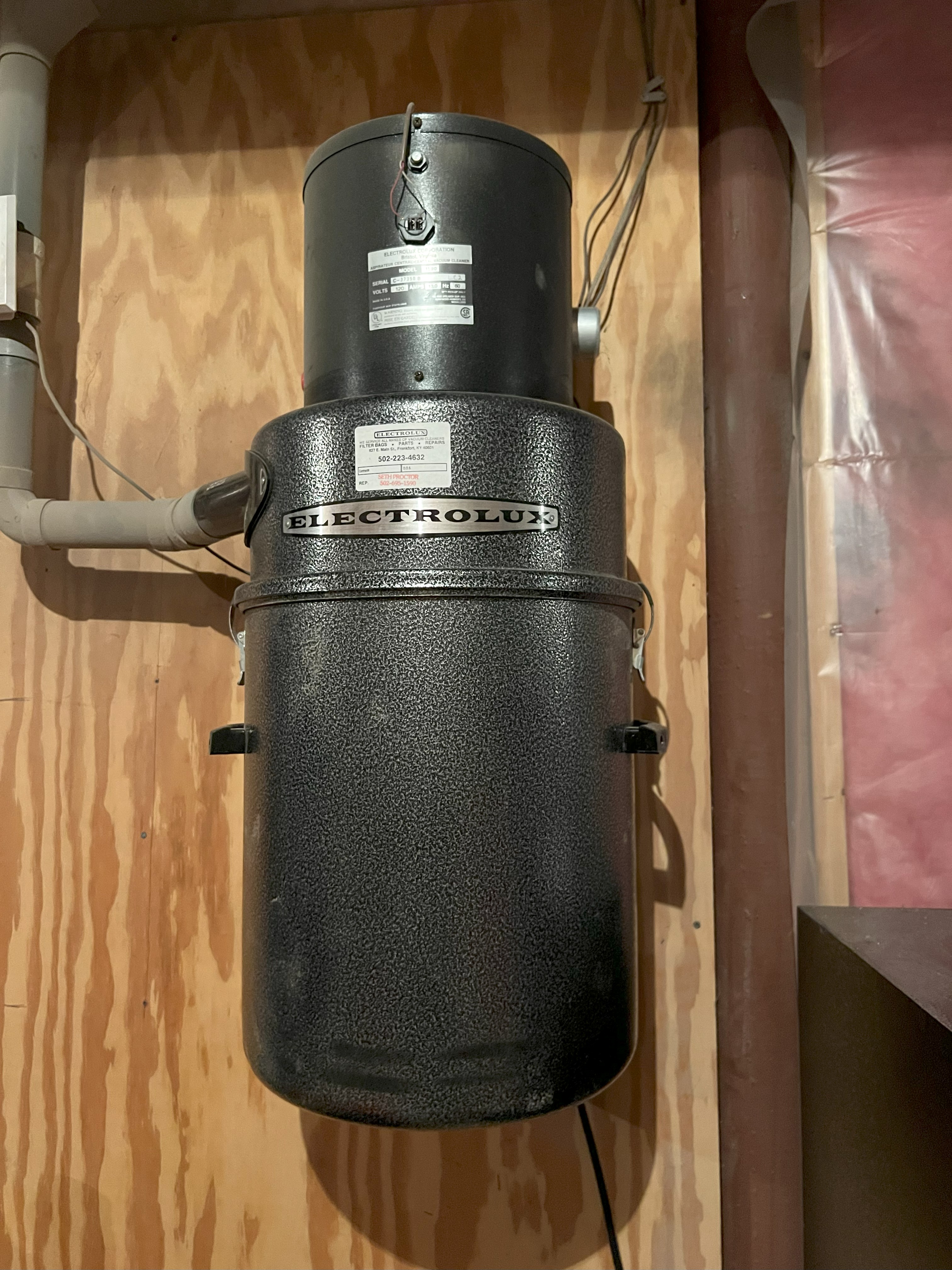 Frankfort, Kentucky, 40601, United States, 5 Bedrooms Bedrooms, ,4 BathroomsBathrooms,Residential,For Sale,1983551