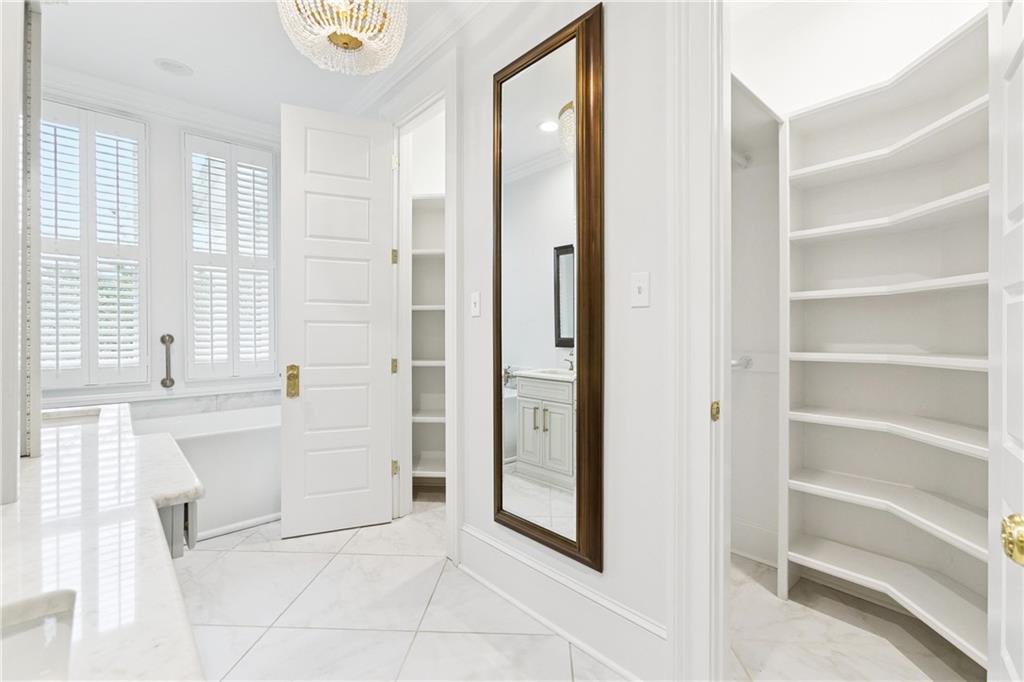 New Orleans, Louisiana, 70115, United States, 3 Bedrooms Bedrooms, ,5 BathroomsBathrooms,Residential,For Sale,2001784