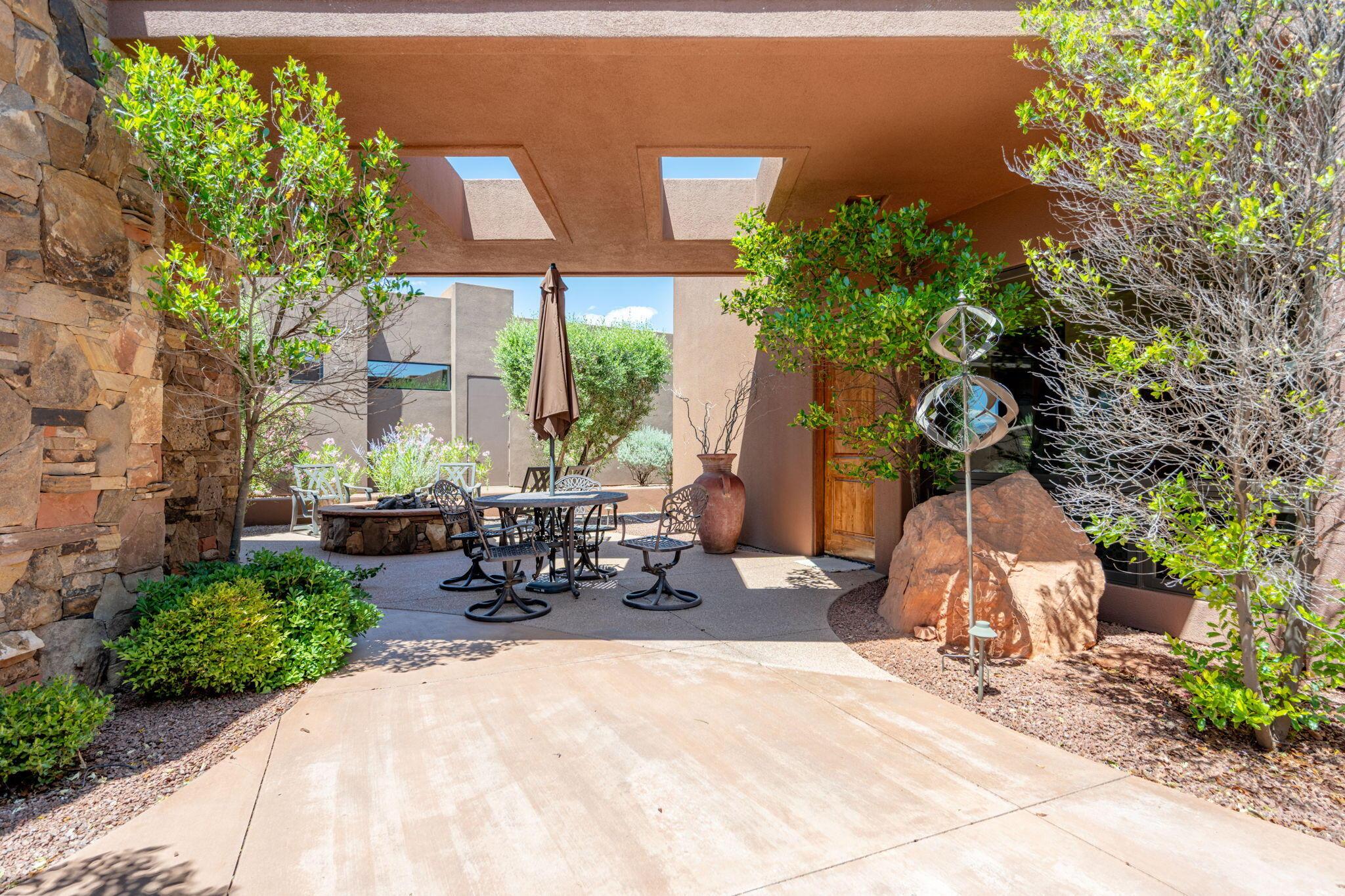 St George, Utah, 84770, United States, 6 Bedrooms Bedrooms, ,7 BathroomsBathrooms,Residential,For Sale,2049159