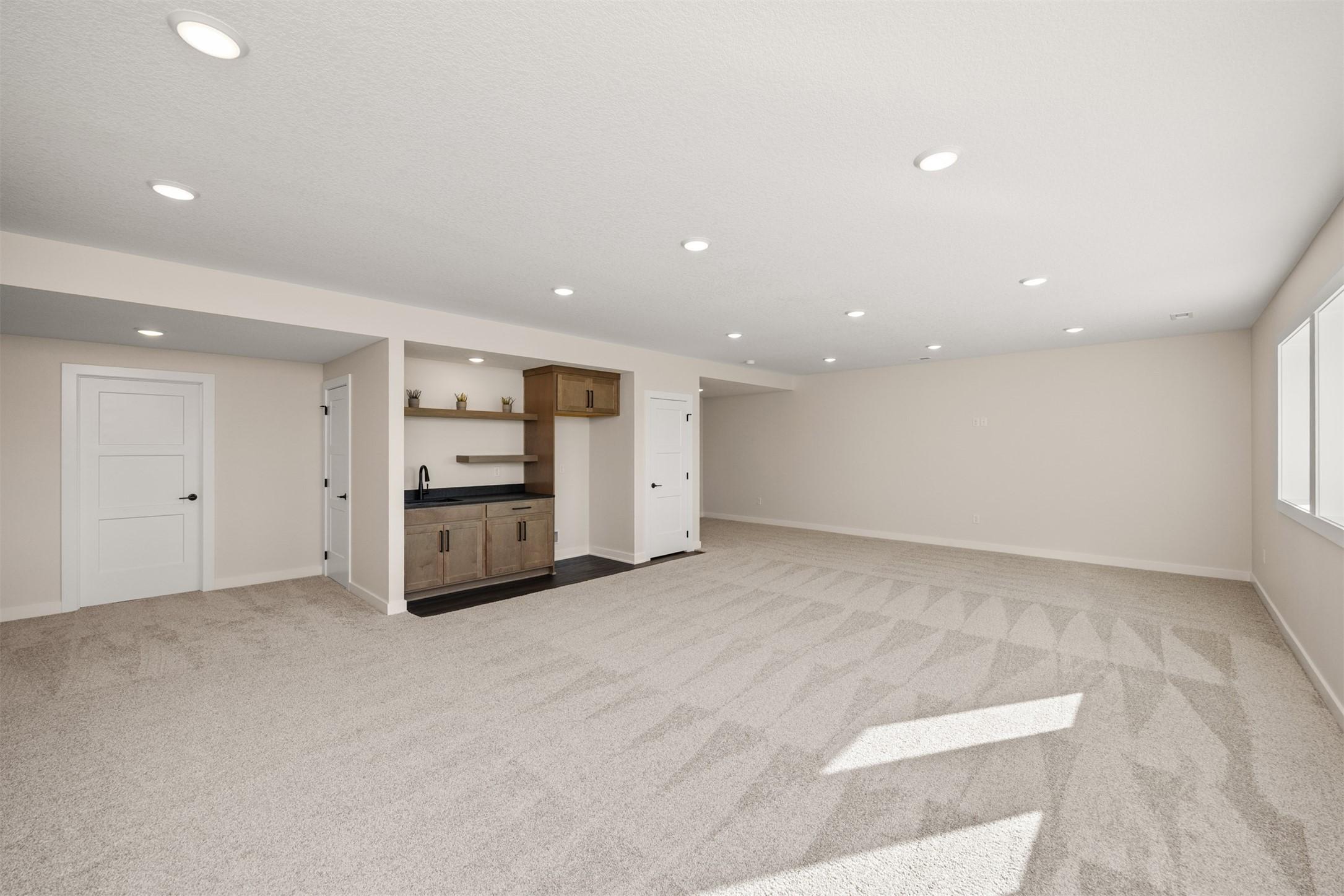 Urbandale, Iowa, 50323, United States, 4 Bedrooms Bedrooms, ,3 BathroomsBathrooms,Residential,For Sale,1975900