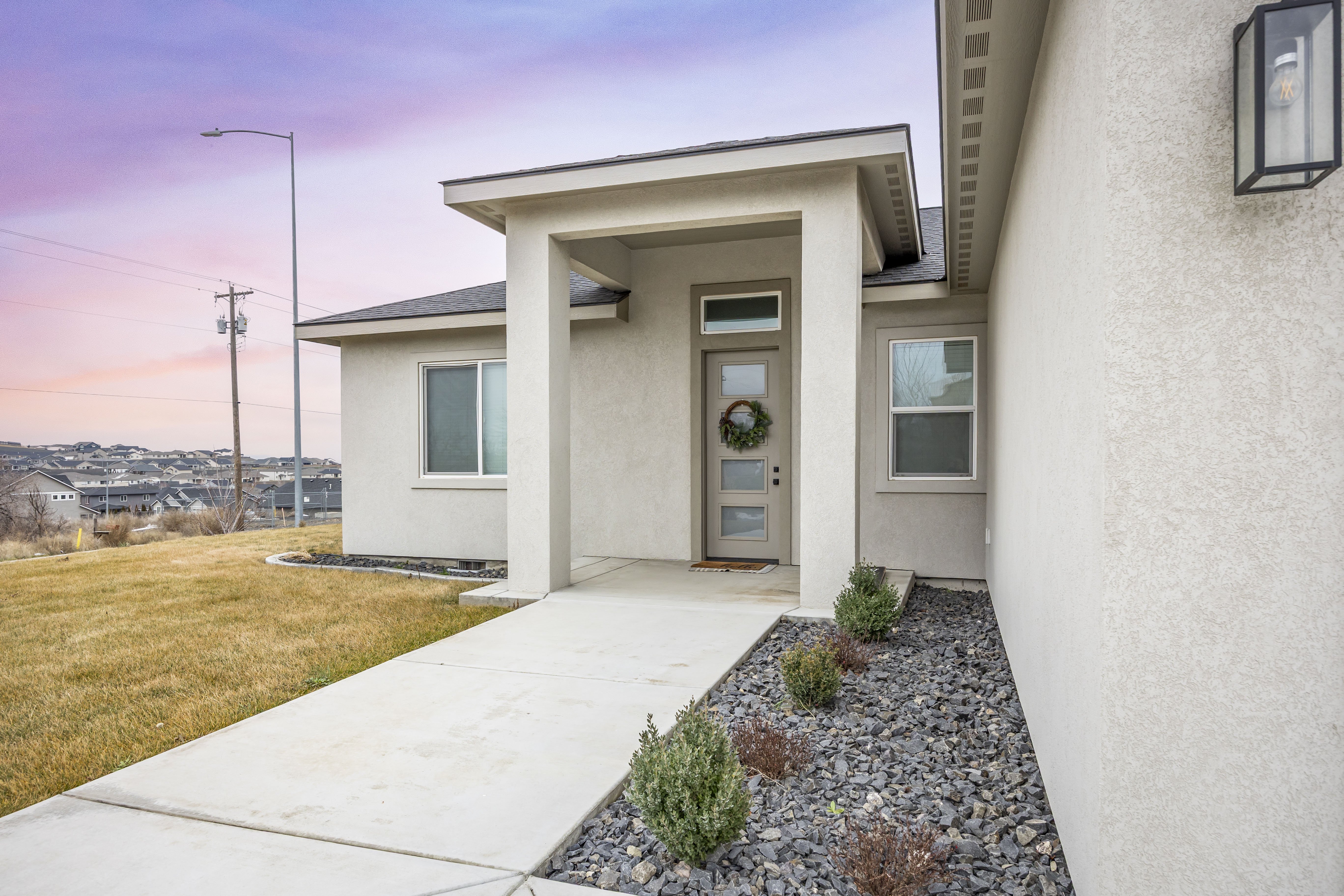 Kennewick, Washington, 99338, United States, 4 Bedrooms Bedrooms, ,3 BathroomsBathrooms,Residential,For Sale,2044303