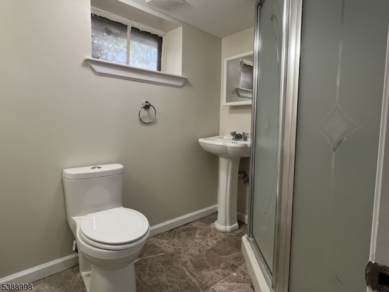 Teaneck Twp., New Jersey, 07666, United States, 3 Bedrooms Bedrooms, ,3 BathroomsBathrooms,Residential,For Sale,1996868