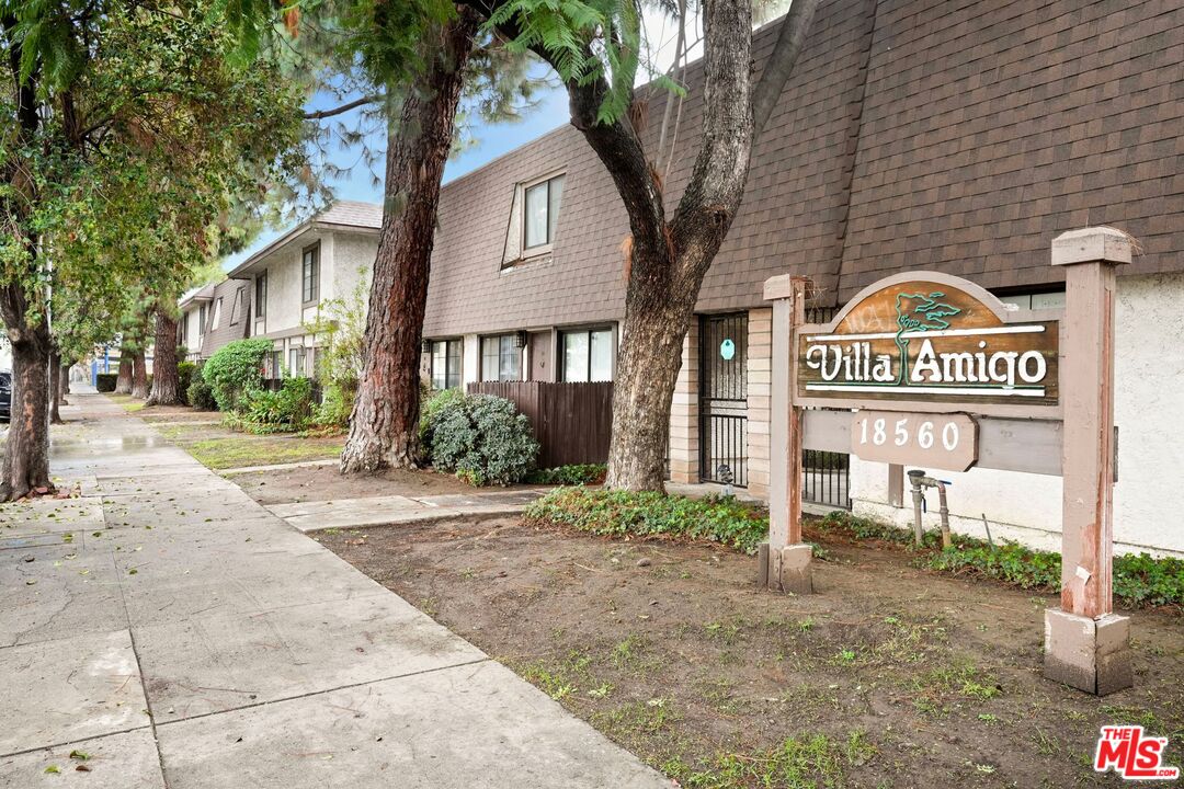 Reseda, California, 91335, United States, 2 Bedrooms Bedrooms, ,3 BathroomsBathrooms,Residential,For Sale,1995543