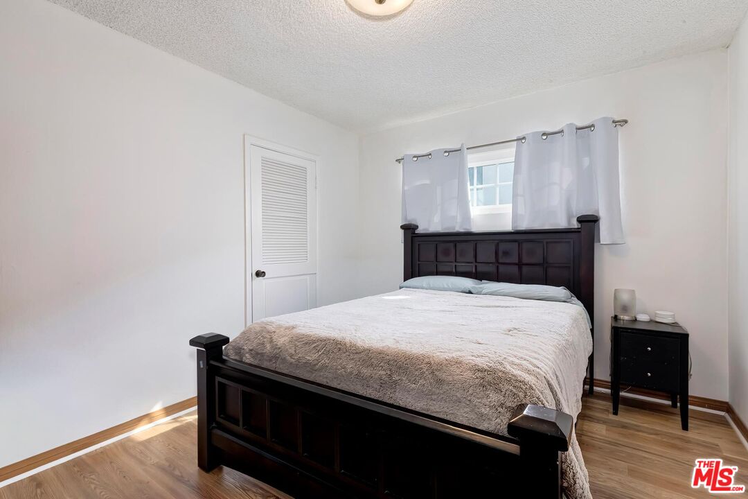 Los Angeles, California, 90008, United States, 4 Bedrooms Bedrooms, ,3 BathroomsBathrooms,Residential,For Sale,2001636