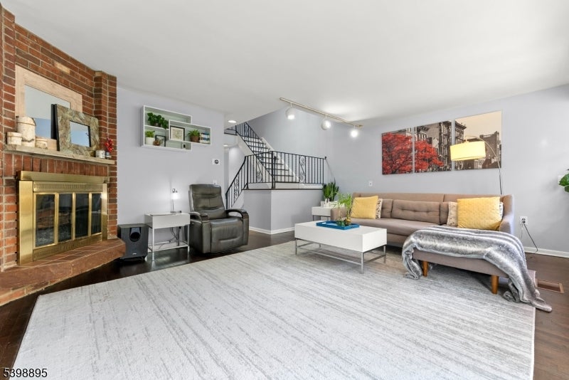 West Orange Twp., New Jersey, 07052, United States, 3 Bedrooms Bedrooms, ,3 BathroomsBathrooms,Residential,For Sale,2002469