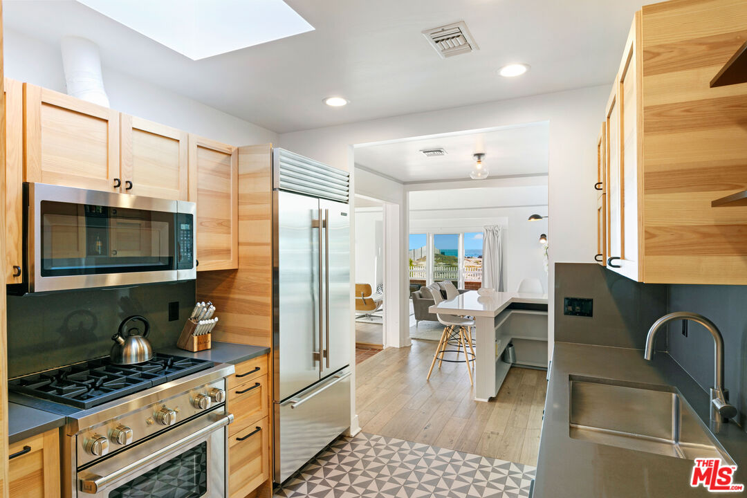 Malibu, California, 90265, United States, 4 Bedrooms Bedrooms, ,4 BathroomsBathrooms,Residential,For Sale,1840661