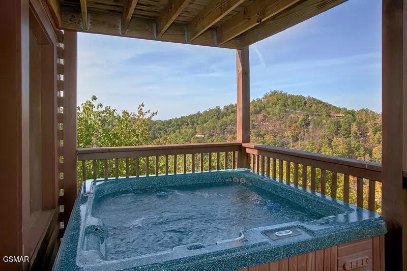 Sevierville, Tennessee, 37876, United States, 1 Bedroom Bedrooms, ,2 BathroomsBathrooms,Residential,For Sale,2005093