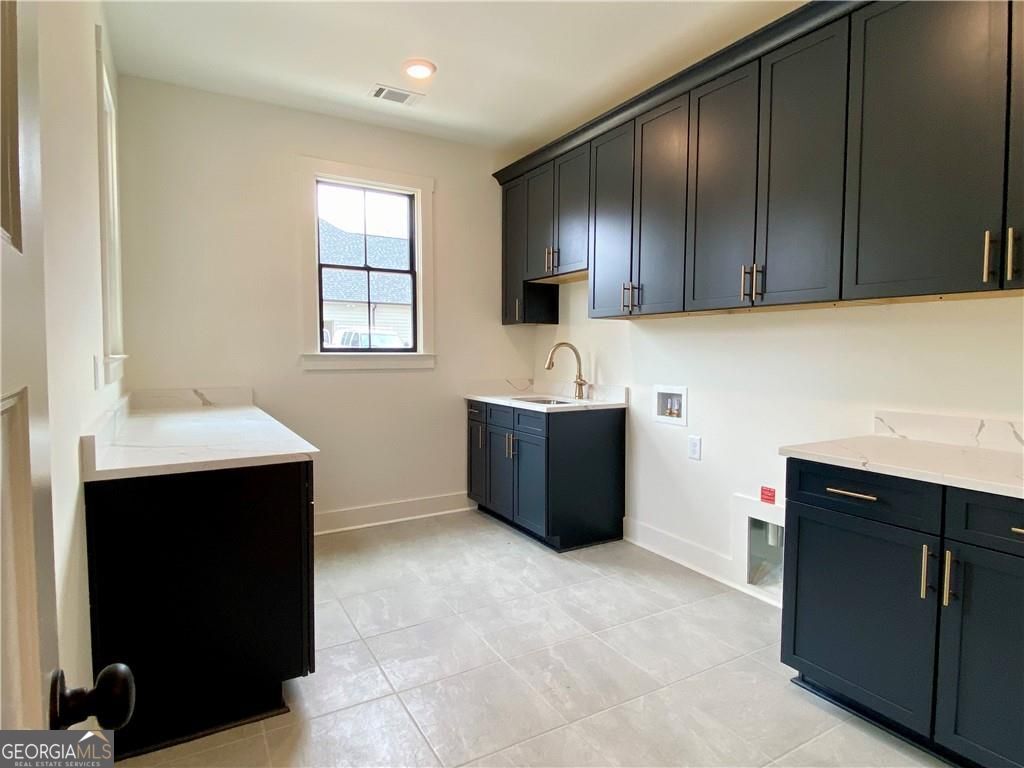 Gainesville, Georgia, 30506, United States, 5 Bedrooms Bedrooms, ,6 BathroomsBathrooms,Residential,For Sale,1908175