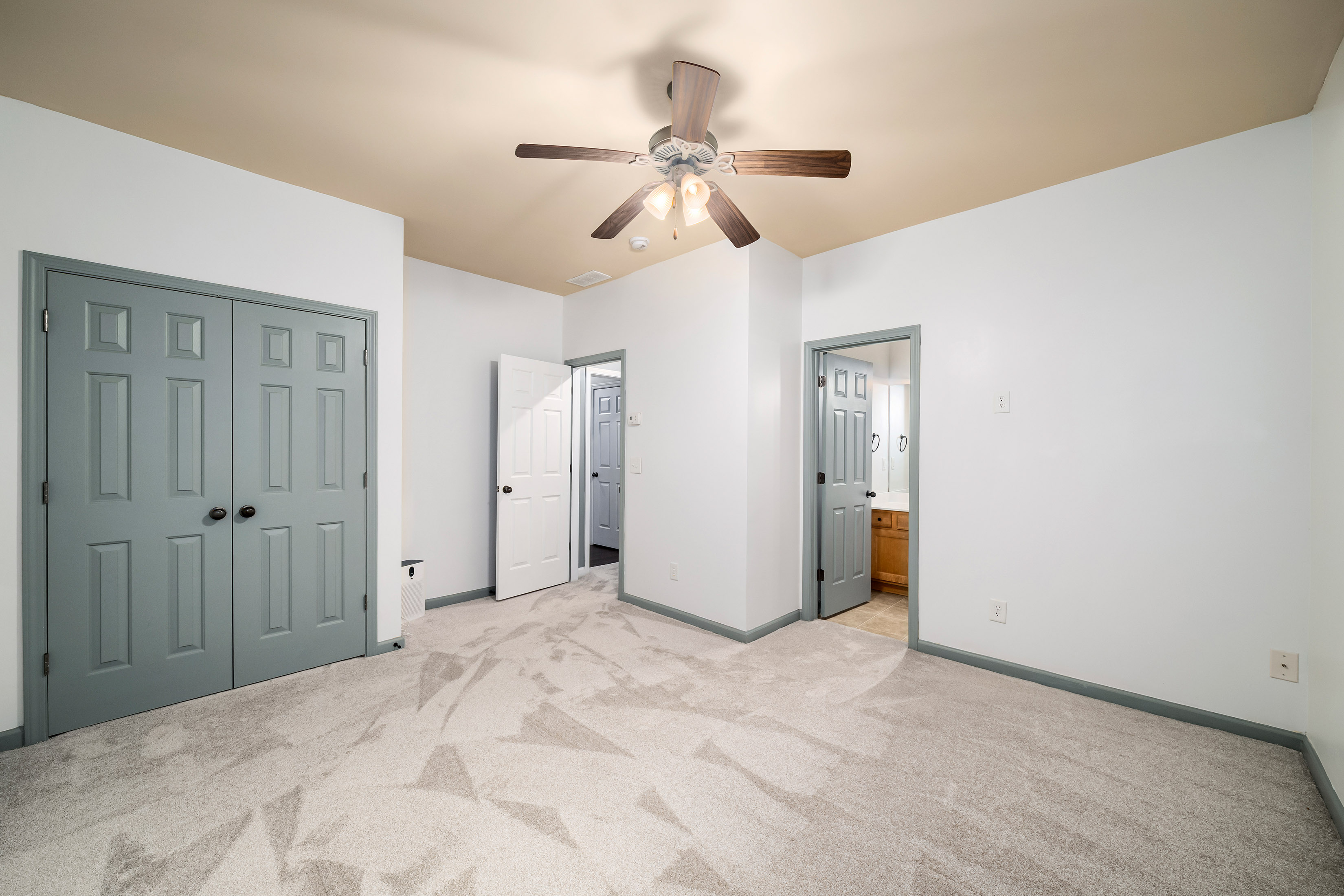  Beautifully Appointed End-Unit Townhome - 物件實景