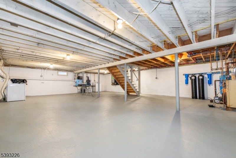 North Haledon Boro, New Jersey, 07508, United States, 5 Bedrooms Bedrooms, ,2 BathroomsBathrooms,Residential,For Sale,1976874