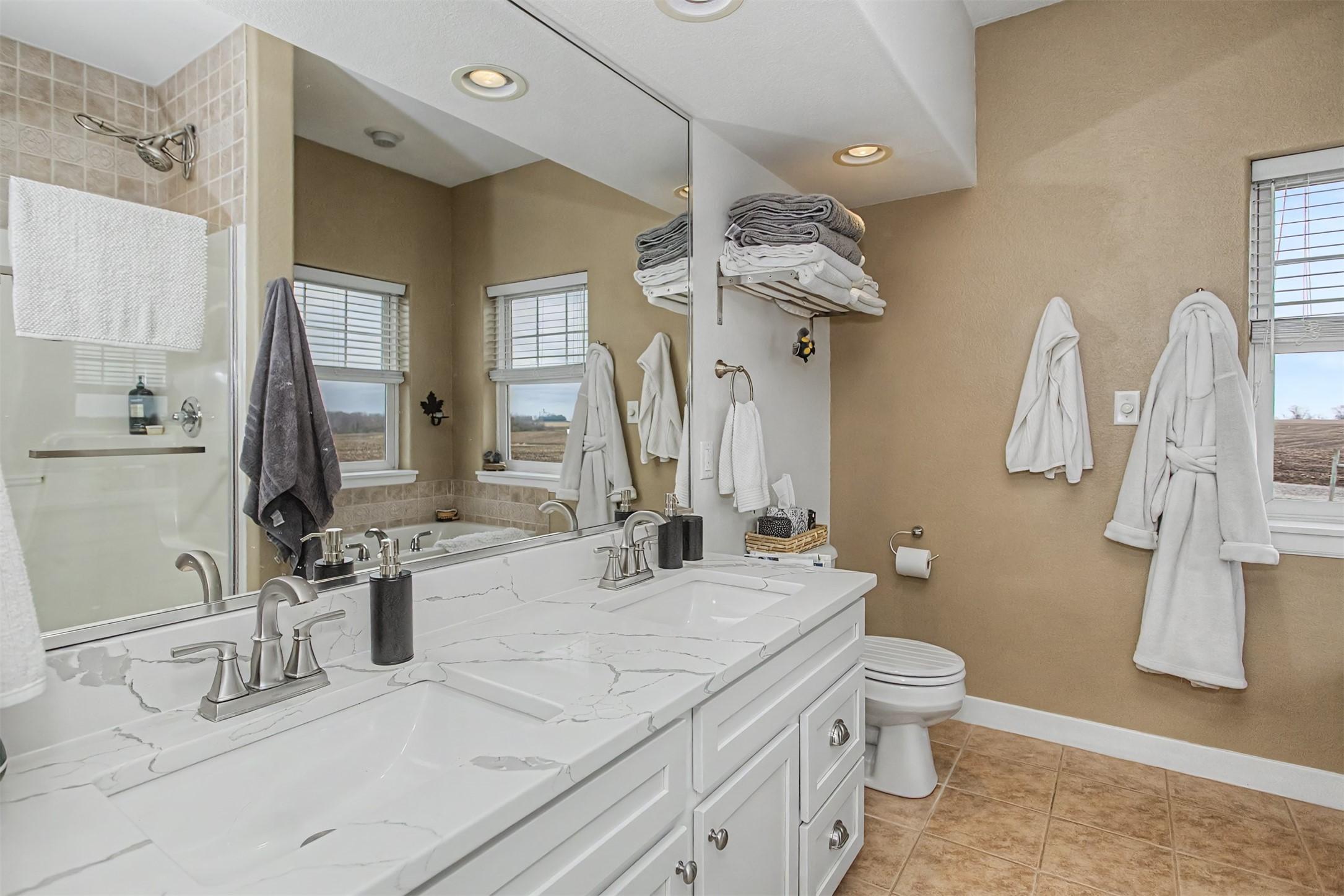Maxwell, Iowa, 50161, United States, 2 Bedrooms Bedrooms, ,2 BathroomsBathrooms,Residential,For Sale,2037960