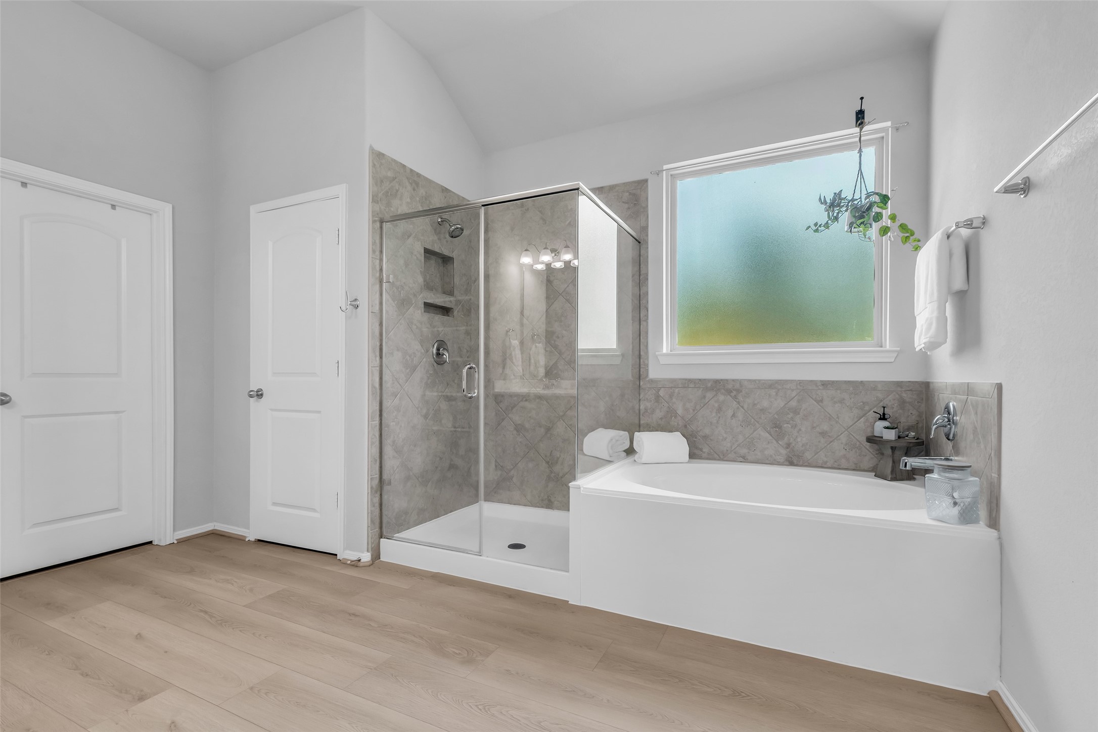 Conroe, Texas, 77384, United States, 4 Bedrooms Bedrooms, ,3 BathroomsBathrooms,Residential,For Sale,1950412