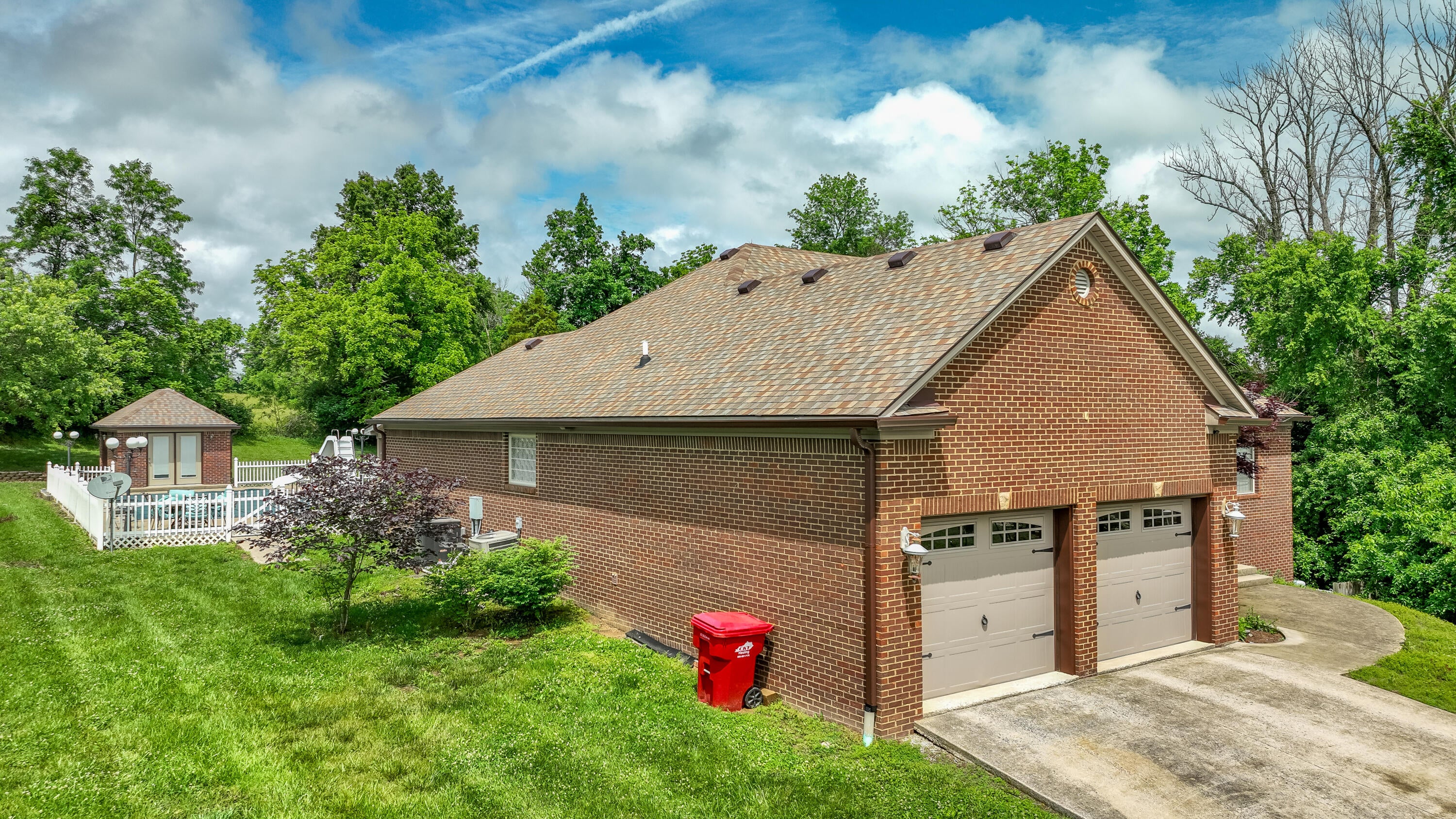 Richmond, Kentucky, 40475, United States, 3 Bedrooms Bedrooms, ,2 BathroomsBathrooms,Residential,For Sale,2047972