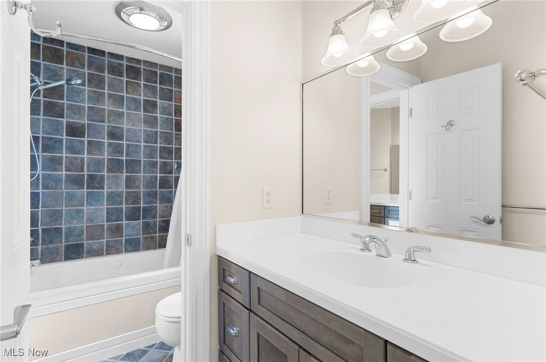 Canfield, Ohio, 44406, United States, 5 Bedrooms Bedrooms, ,5 BathroomsBathrooms,Residential,For Sale,2005760