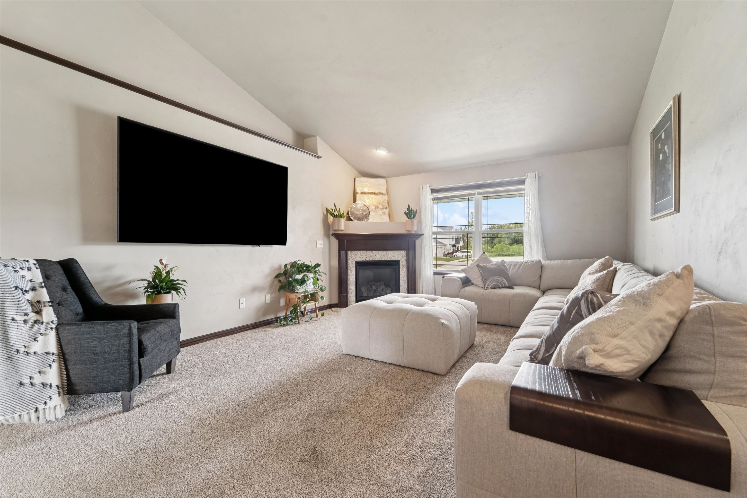 NEENAH, Wisconsin, 54956, United States, 4 Bedrooms Bedrooms, ,3 BathroomsBathrooms,Residential,For Sale,1988309