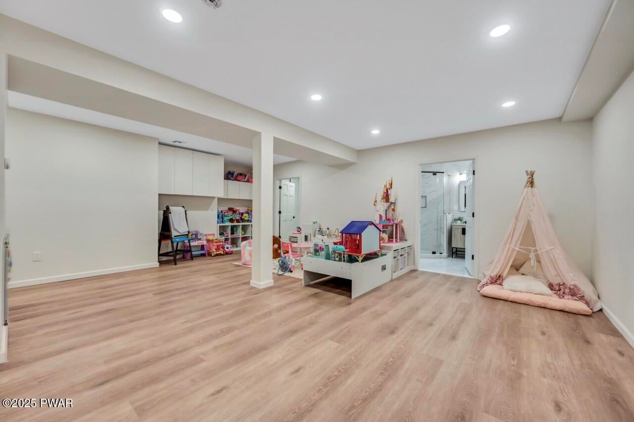 Lords Valley, Pennsylvania, 18428, United States, 6 Bedrooms Bedrooms, ,3 BathroomsBathrooms,Residential,For Sale,2001480