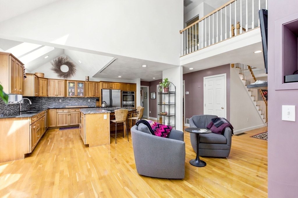 Middleton, Massachusetts, 01949, United States, 4 Bedrooms Bedrooms, ,3 BathroomsBathrooms,Residential,For Sale,2048371