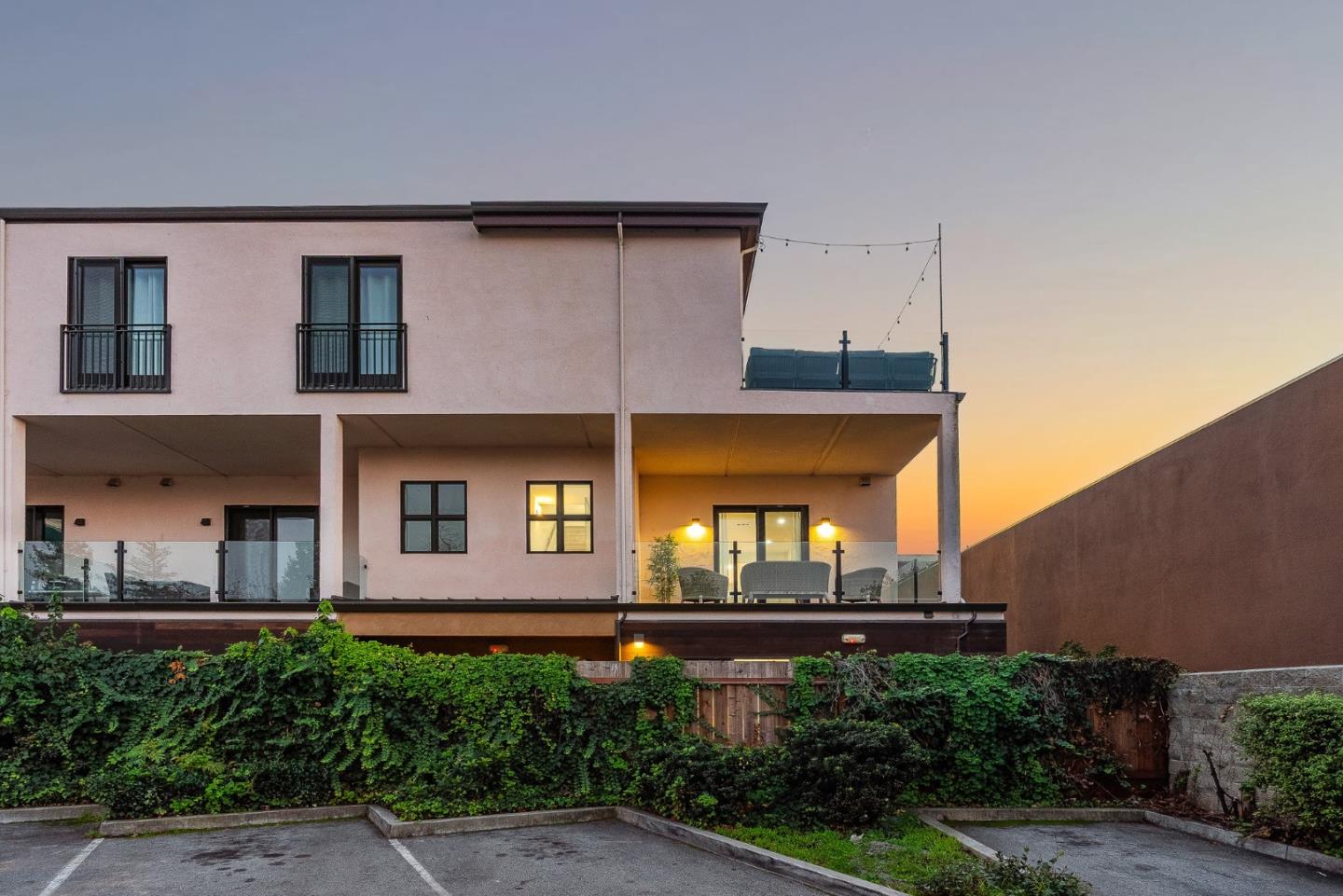 Redwood City, California, 94061, United States, 2 Bedrooms Bedrooms, ,3 BathroomsBathrooms,Residential,For Sale,2000792